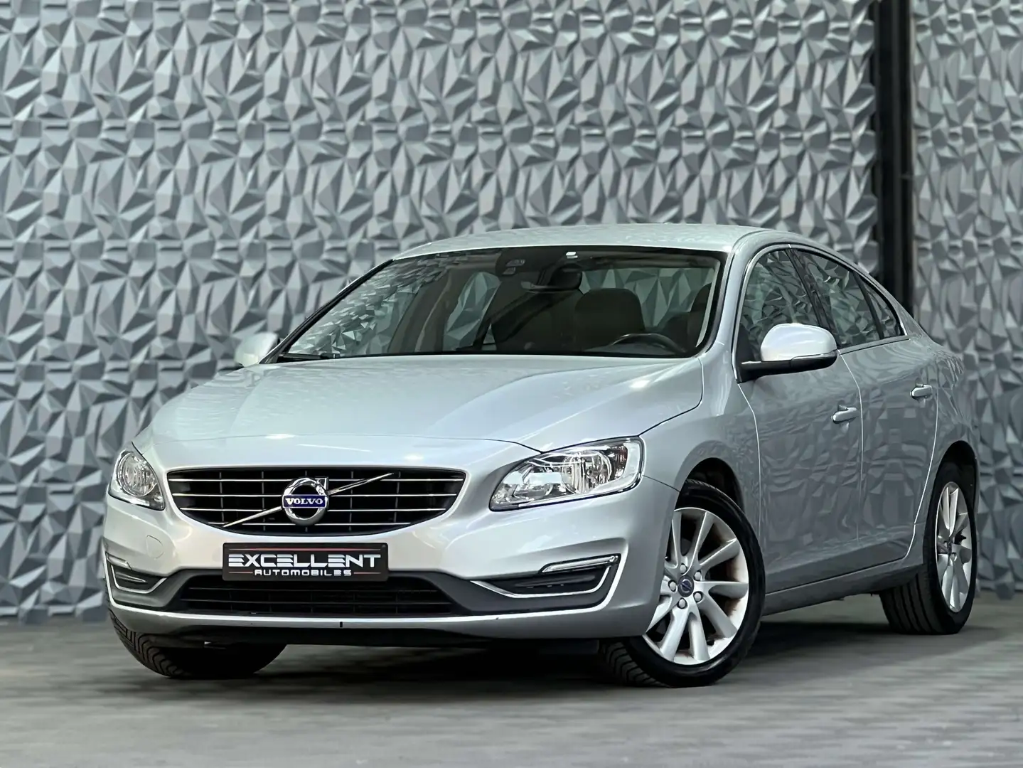 Volvo S60 2.0 D2 Dynamic/GPS/BLUETOOTH/BOITE AUTO/GARANTIE Gris - 1