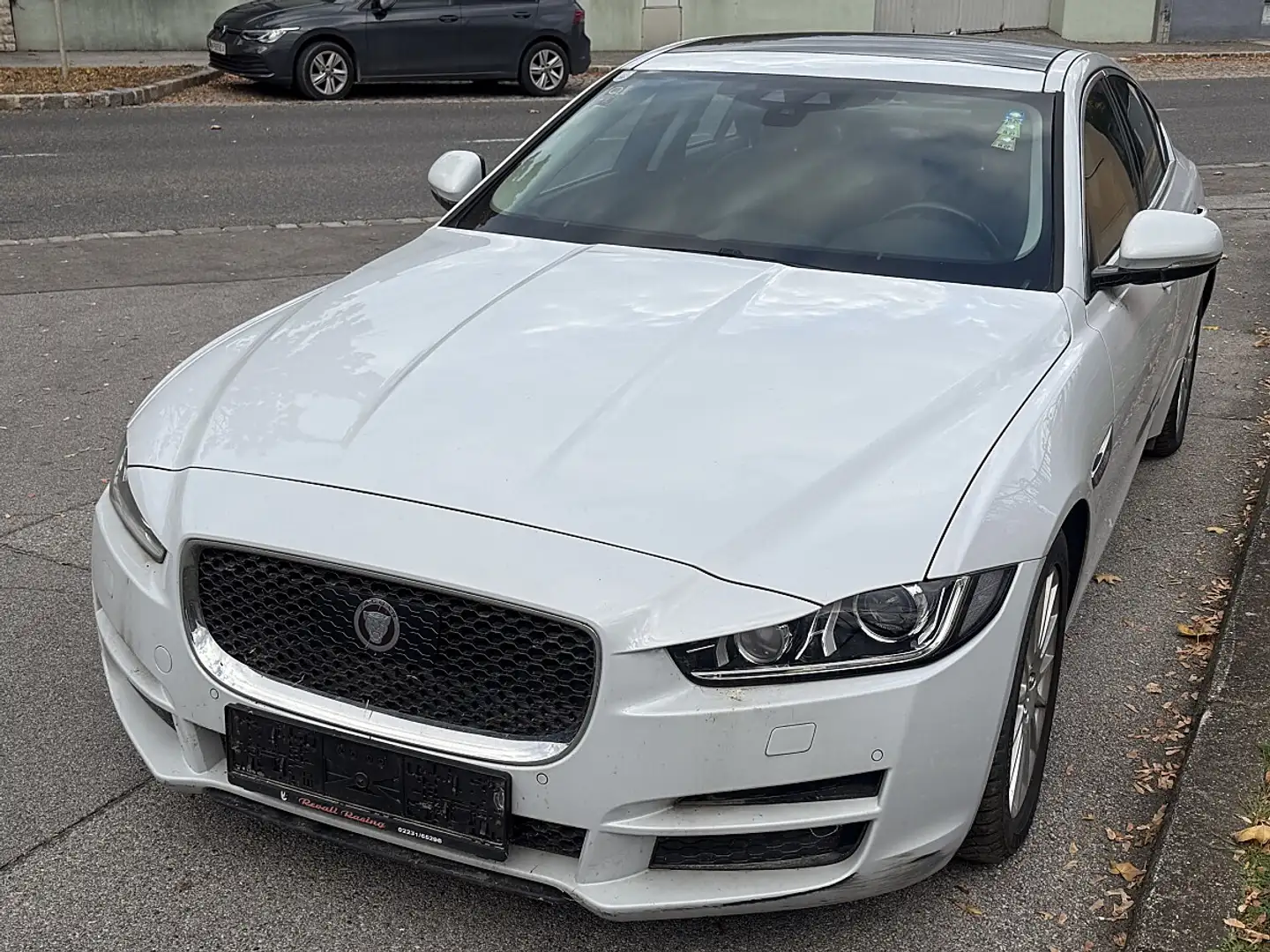 Jaguar XE E-Performance Prestige*PANO*LEDER*NAVI*VOLL** Weiß - 1
