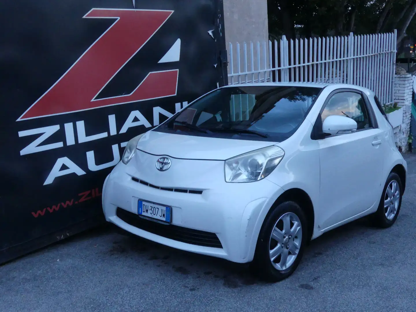 Toyota iQ 1.0 cvt AUTOMATICA..QUALSIASI PROVA.. Bianco - 1