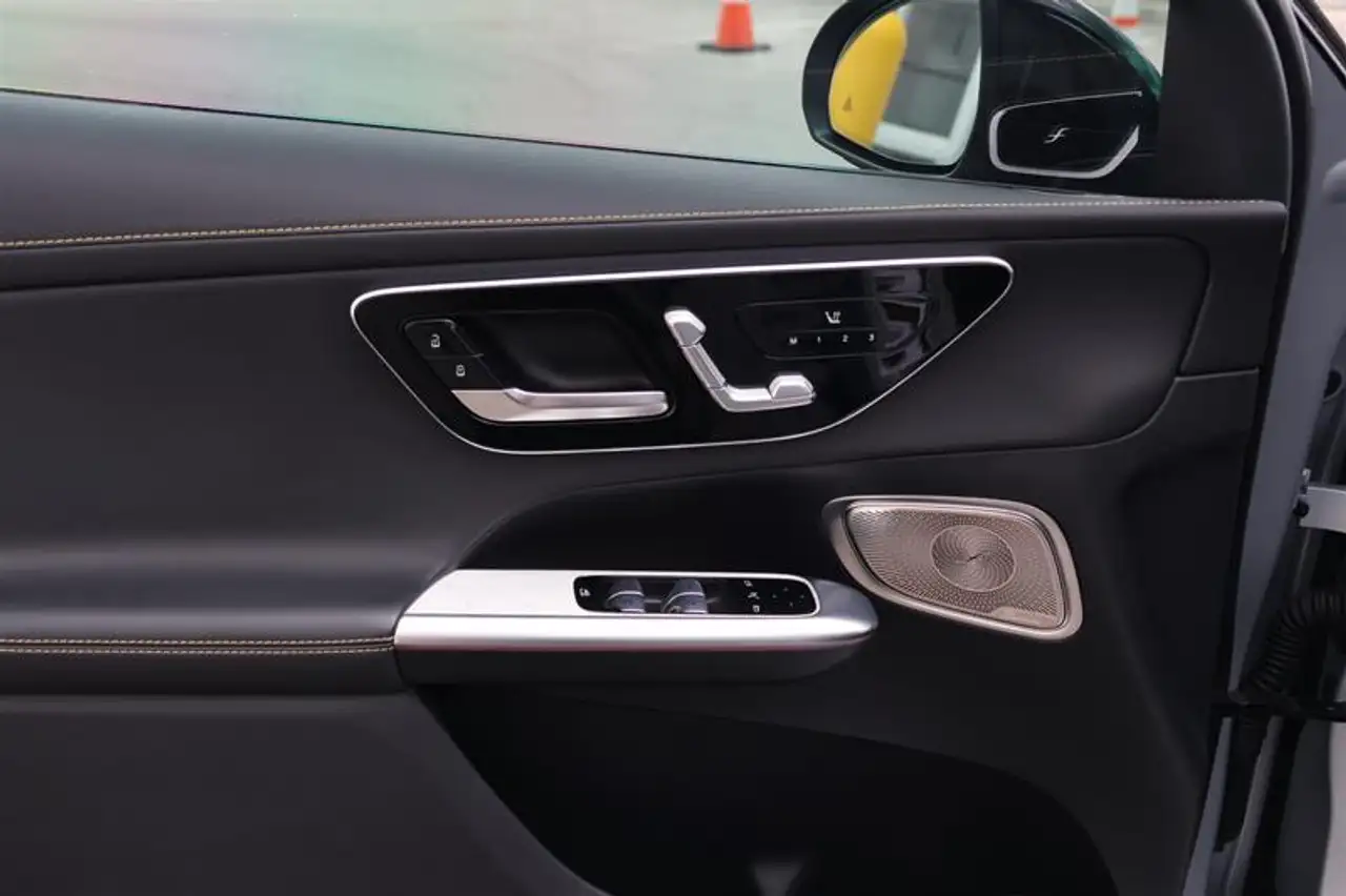 Mercedes-Benz GLC снимка Mercedes-Benz GLC