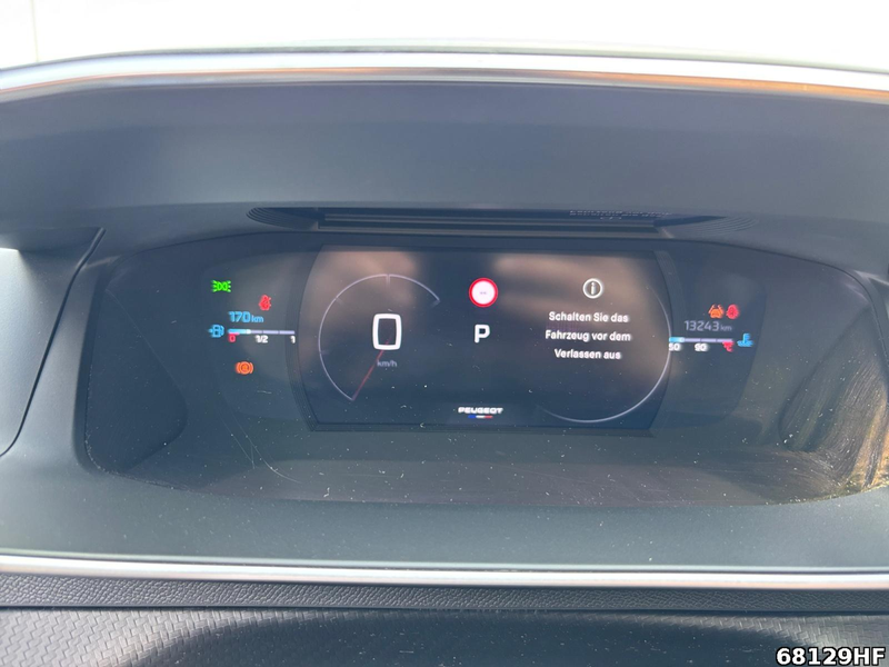 Peugeot 2008 GT — photo 10