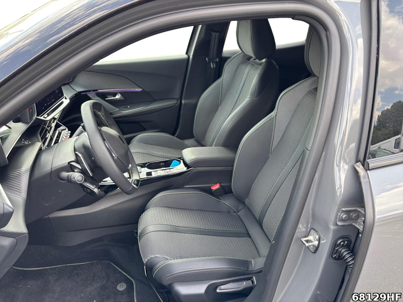 Peugeot 2008 GT — photo 11