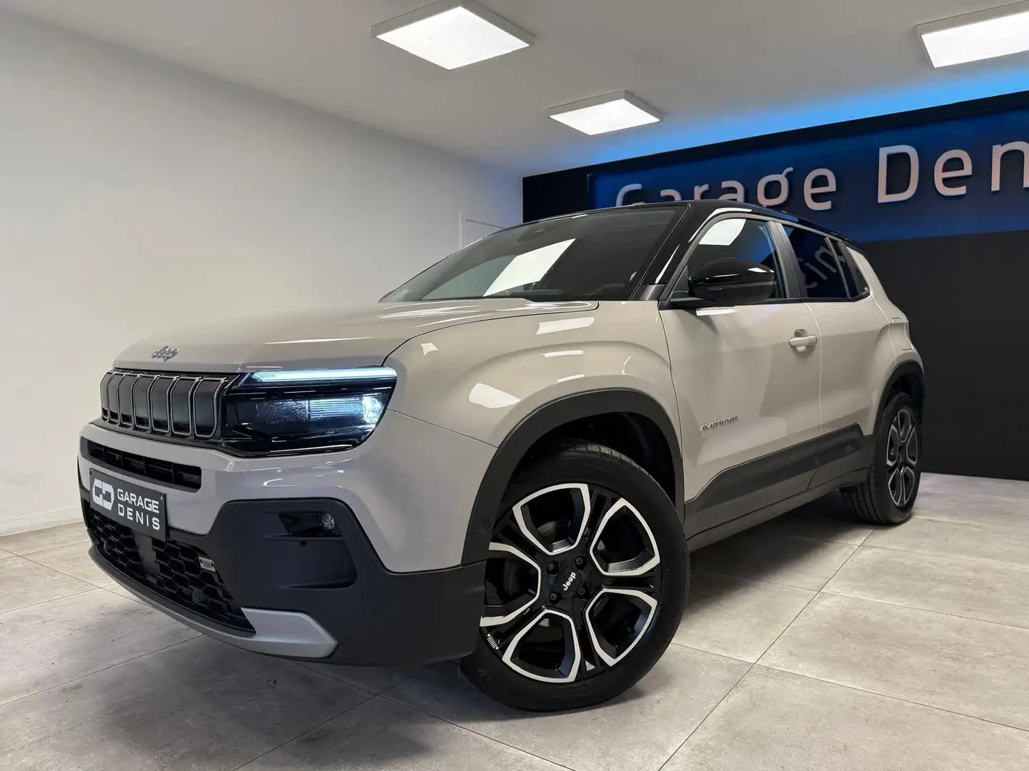 Jeep Avenger 1.2 Turbo **GPS+CAMERA**TOIT-PANO**LED**GARANTIE Grijs - 1
