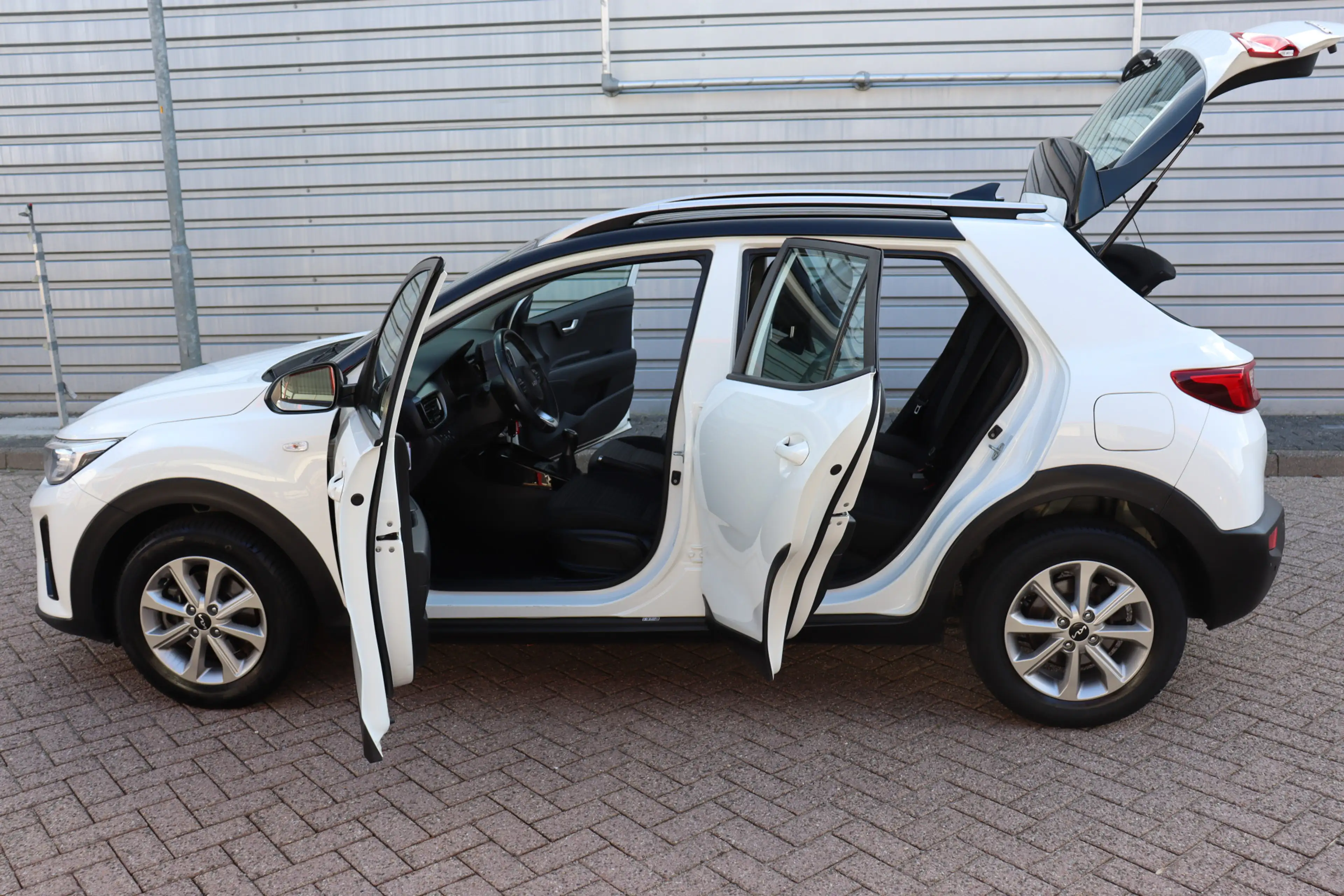 Kia Stonic 1.0 T-GDi MHEV DynamicLine O.a: Clima, Navi, Ad. C — photo 23