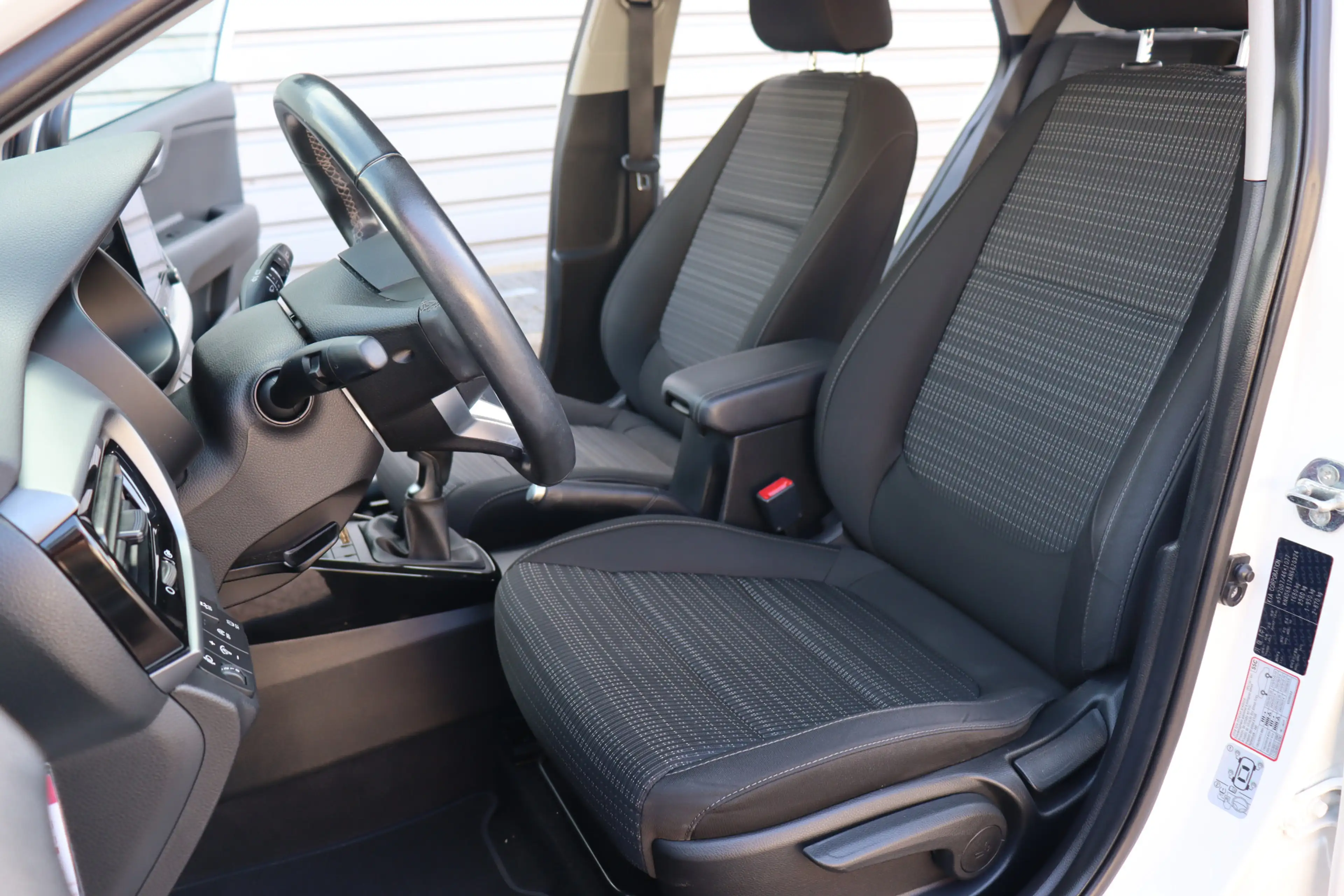 Kia Stonic 1.0 T-GDi MHEV DynamicLine O.a: Clima, Navi, Ad. C — photo 7