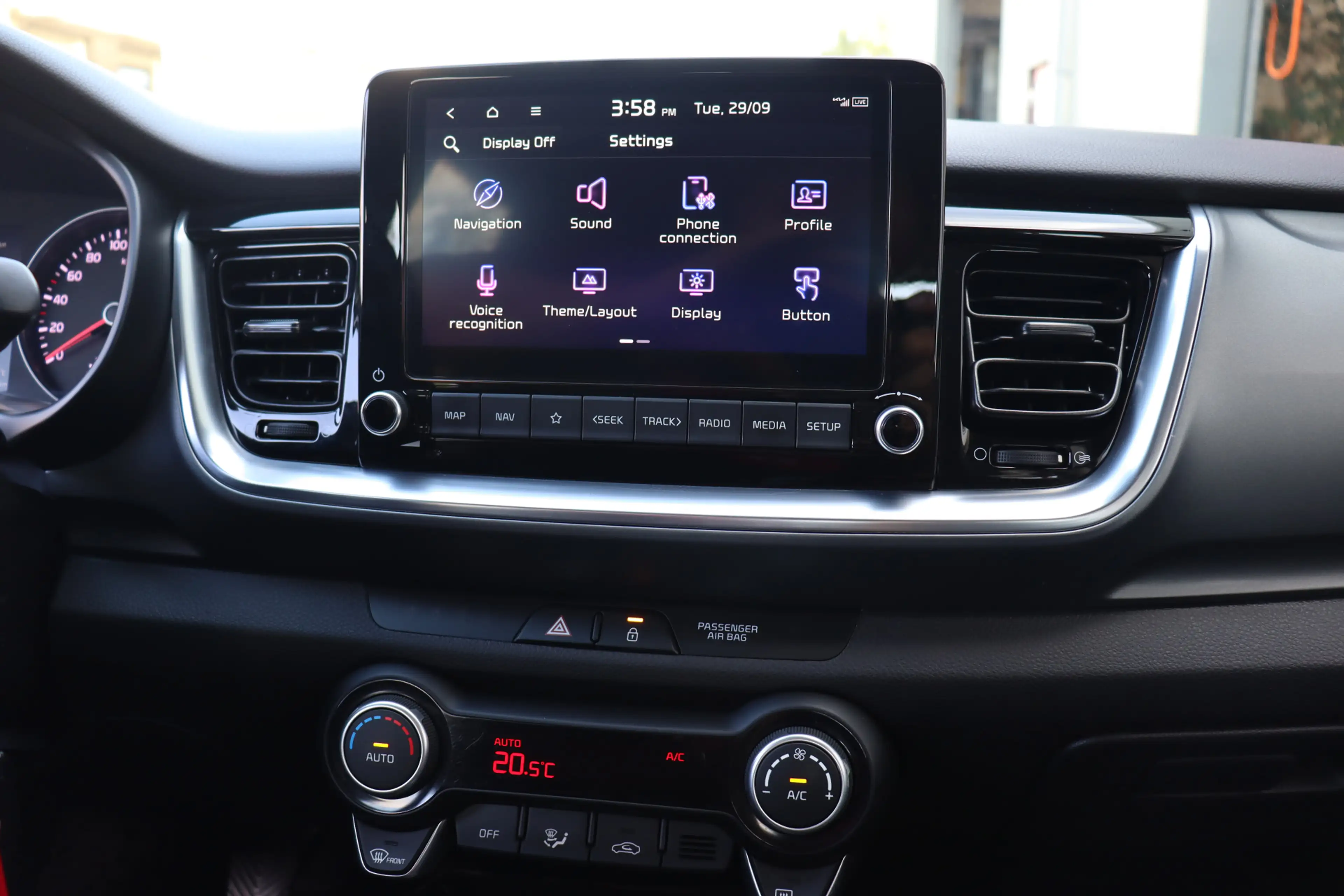Kia Stonic 1.0 T-GDi MHEV DynamicLine O.a: Clima, Navi, Ad. C — photo 17