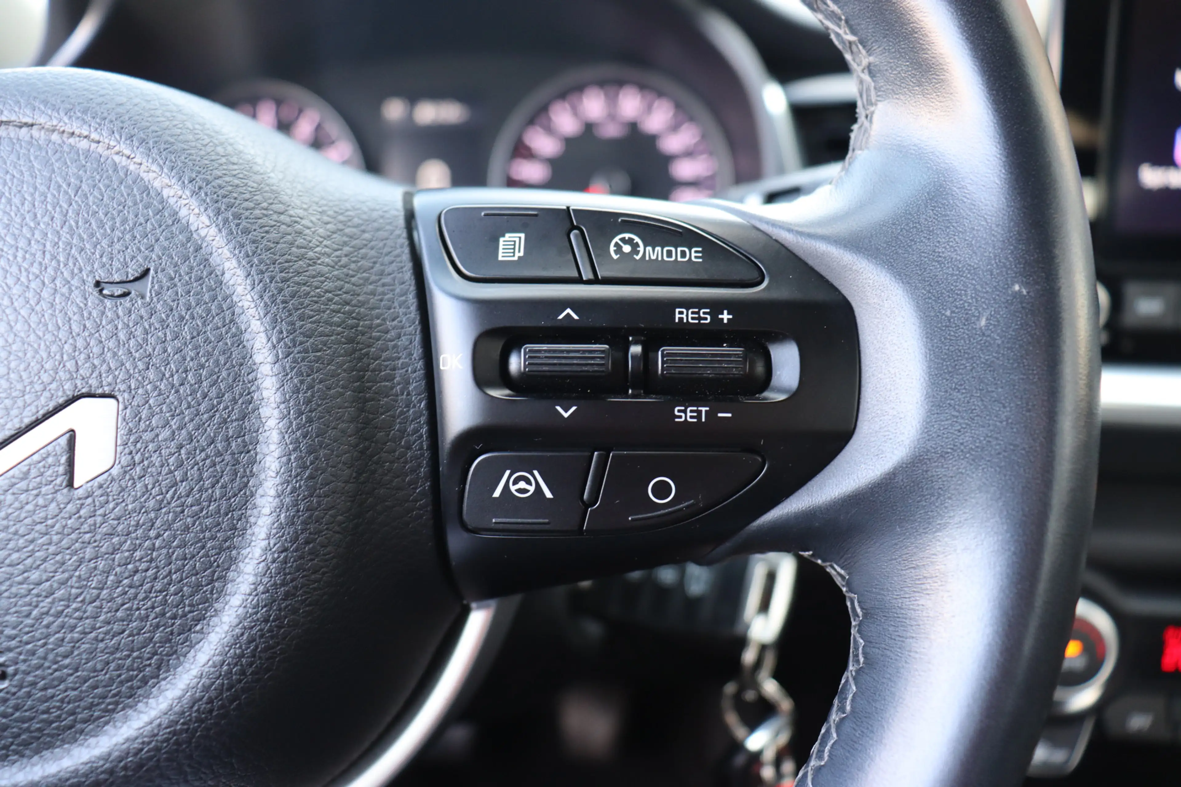 Kia Stonic 1.0 T-GDi MHEV DynamicLine O.a: Clima, Navi, Ad. C — photo 26