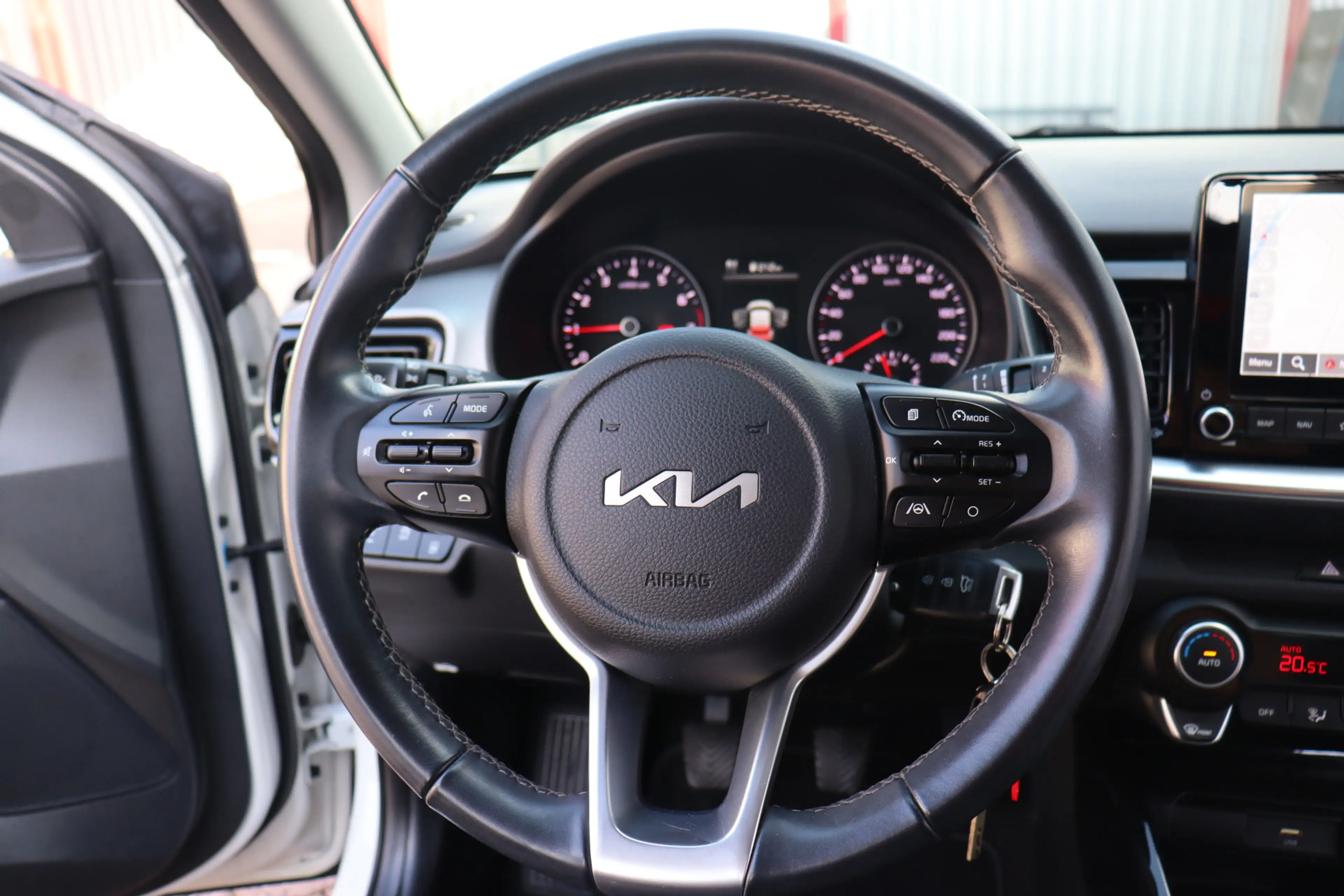 Kia Stonic 1.0 T-GDi MHEV DynamicLine O.a: Clima, Navi, Ad. C — photo 13