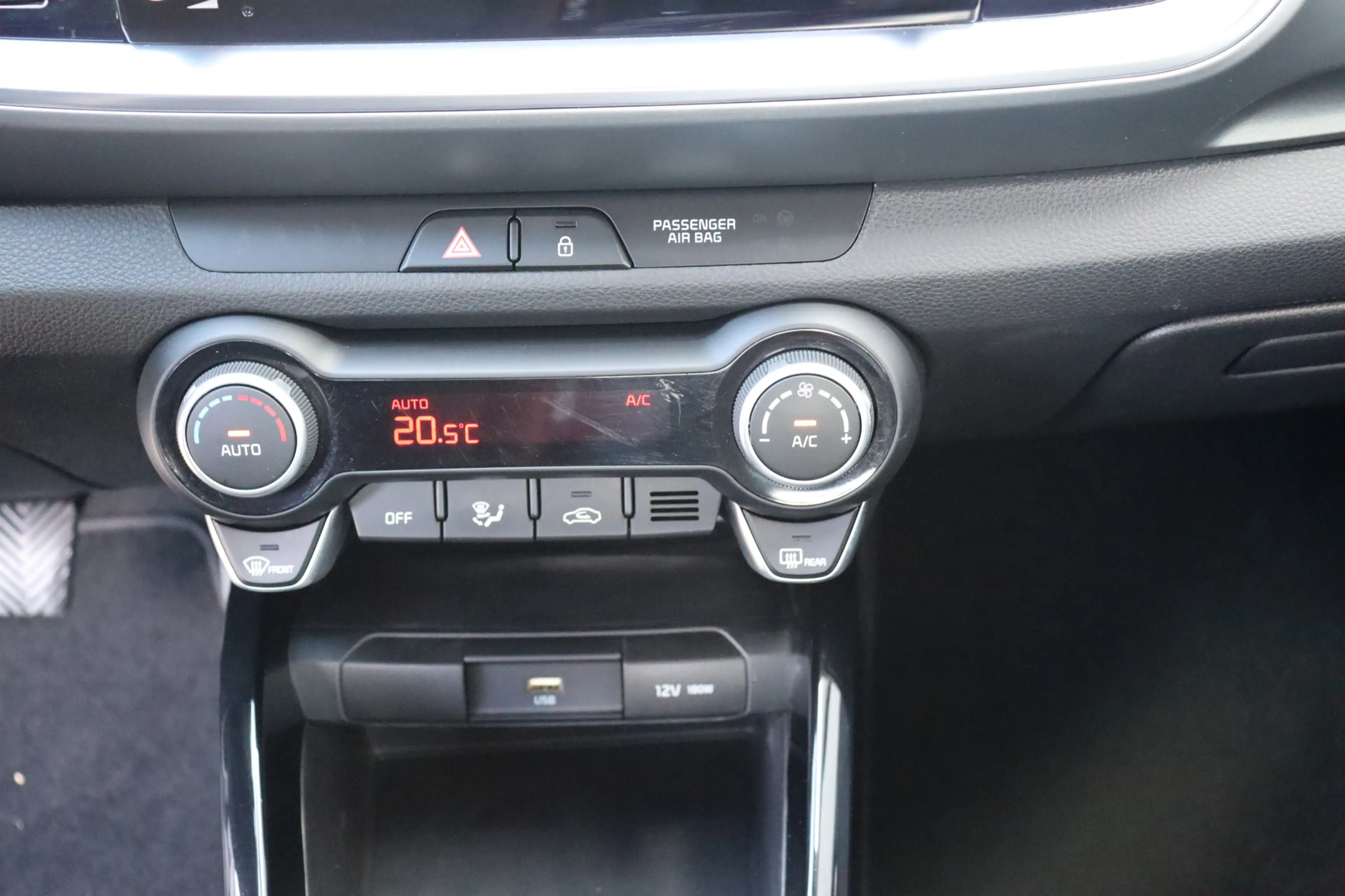 Kia Stonic 1.0 T-GDi MHEV DynamicLine O.a: Clima, Navi, Ad. C — photo 29