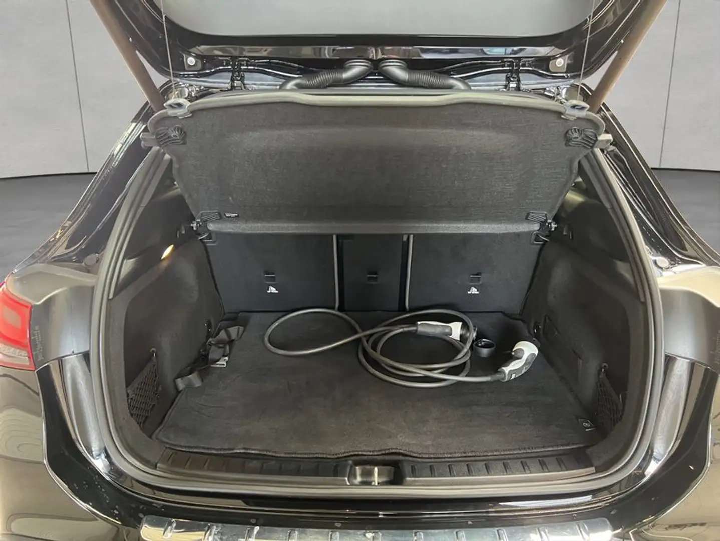 Mercedes-Benz EQA 250 EQA Schwarz - 2