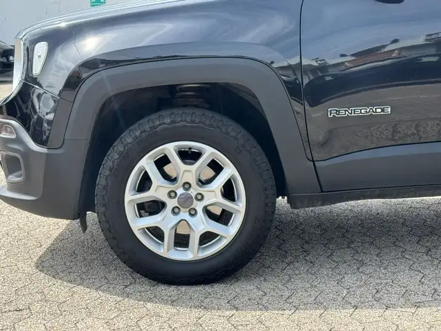 Jeep Renegade view 9