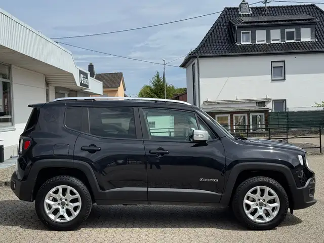 Jeep Renegade view 4