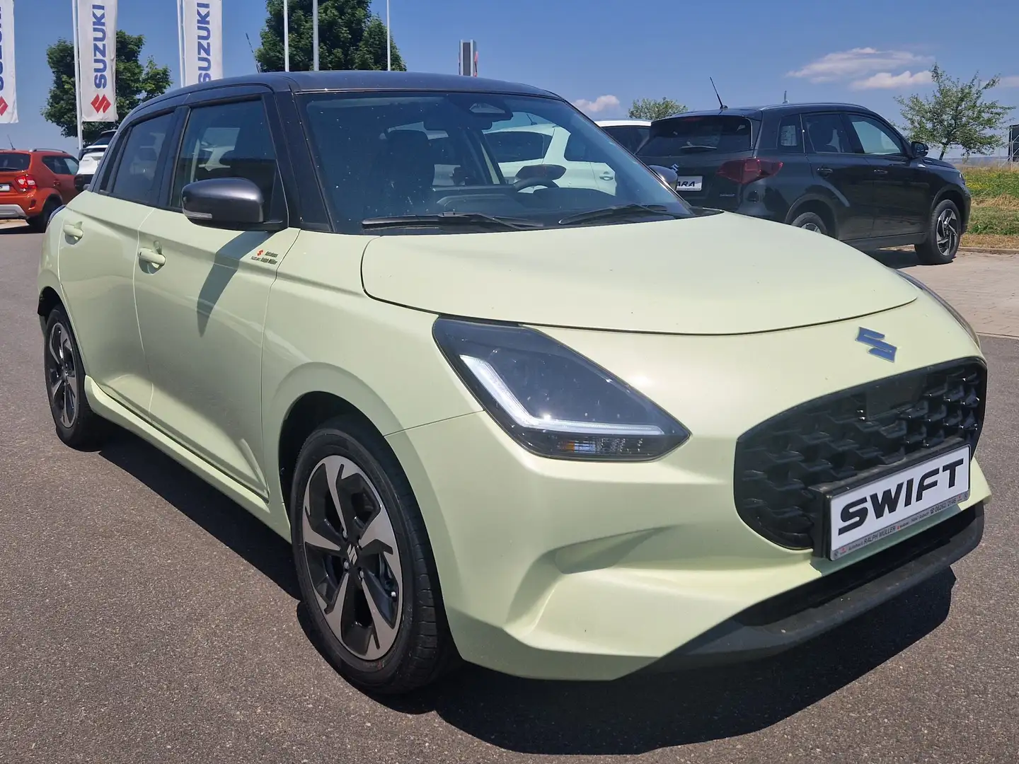 Suzuki Swift 1.2 Hybrid MT Comfort+ Jaune - 1