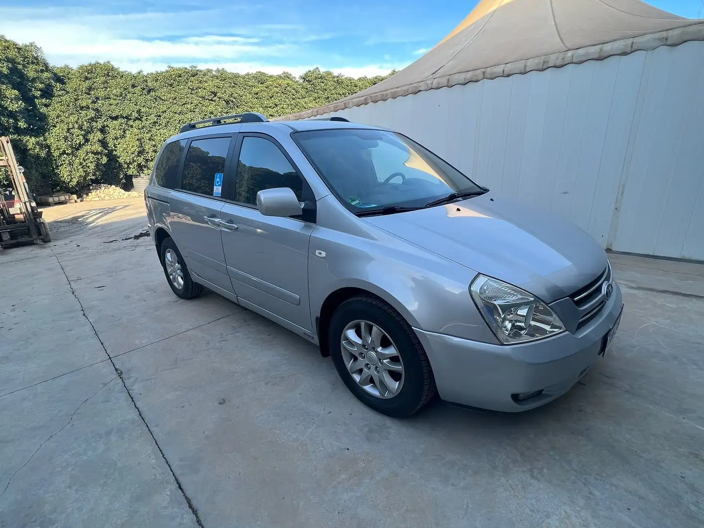 Kia Carnival Silver - 1