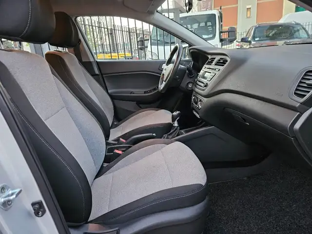 Hyundai I20 view 12