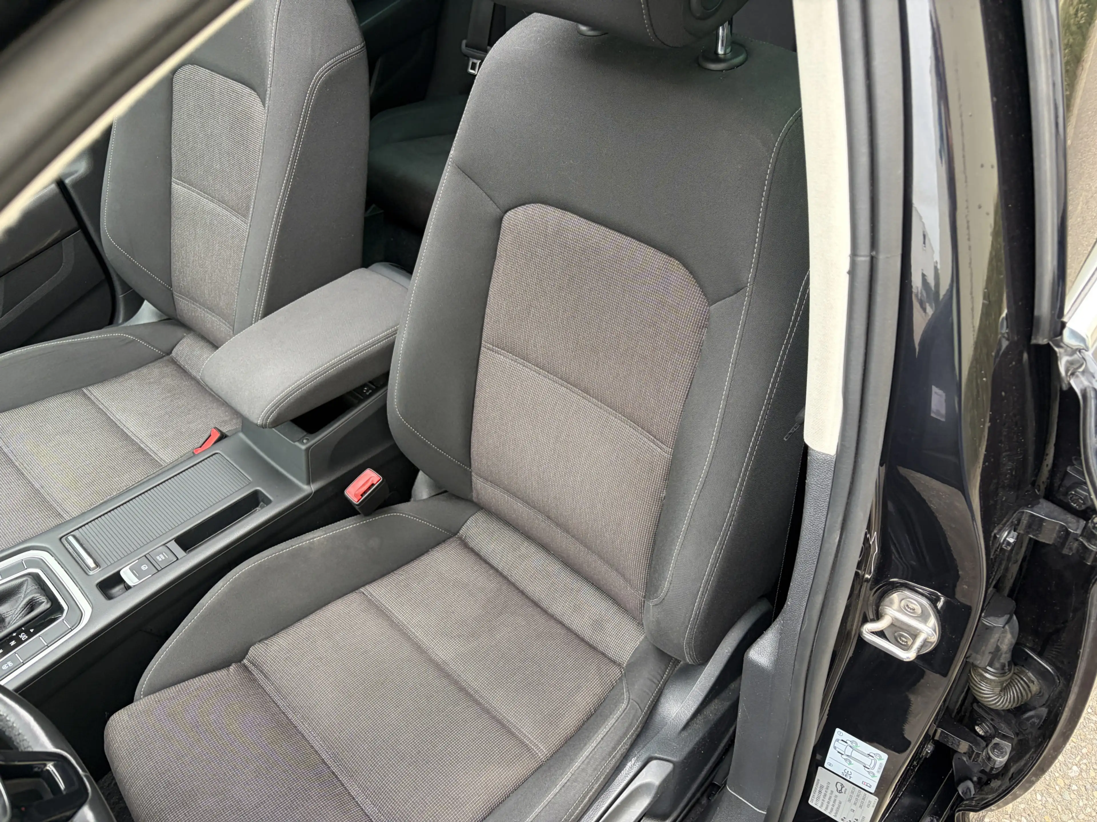 Volkswagen Passat Variant 1.4 TSI Highline Business R / AUTOMAAT / NAVI / CR — photo 8