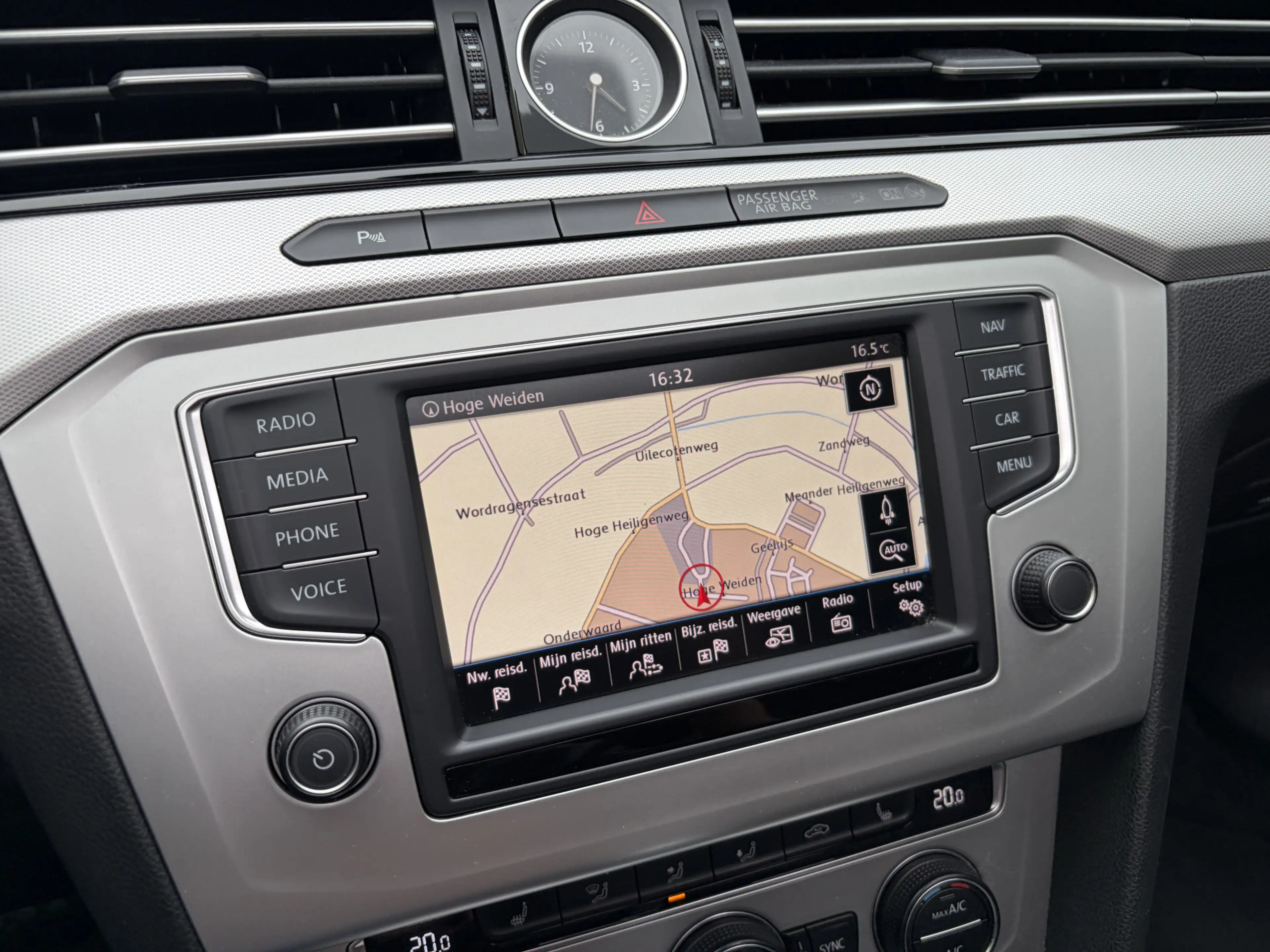 Volkswagen Passat Variant 1.4 TSI Highline Business R / AUTOMAAT / NAVI / CR — photo 11