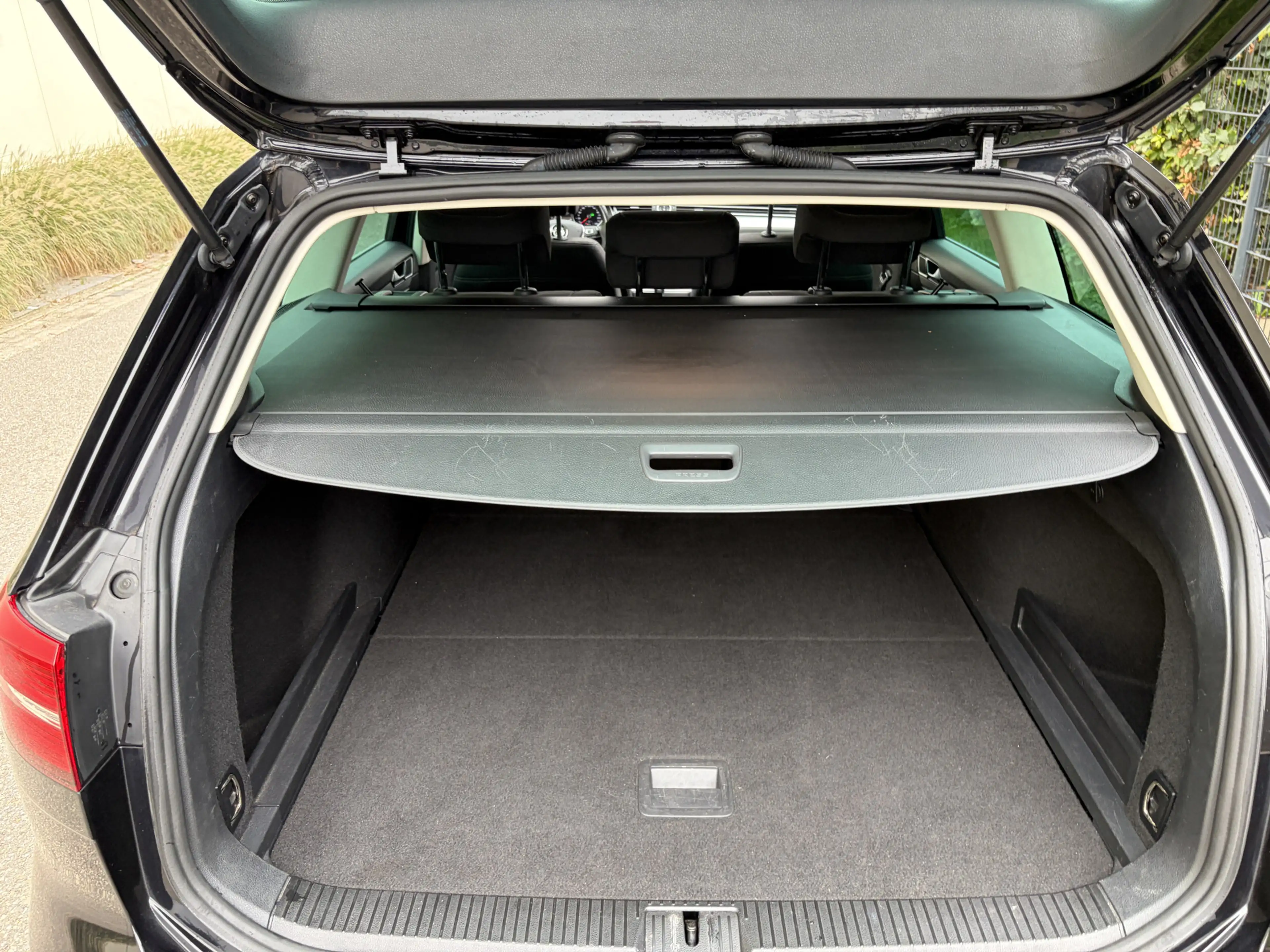 Volkswagen Passat Variant 1.4 TSI Highline Business R / AUTOMAAT / NAVI / CR — photo 25