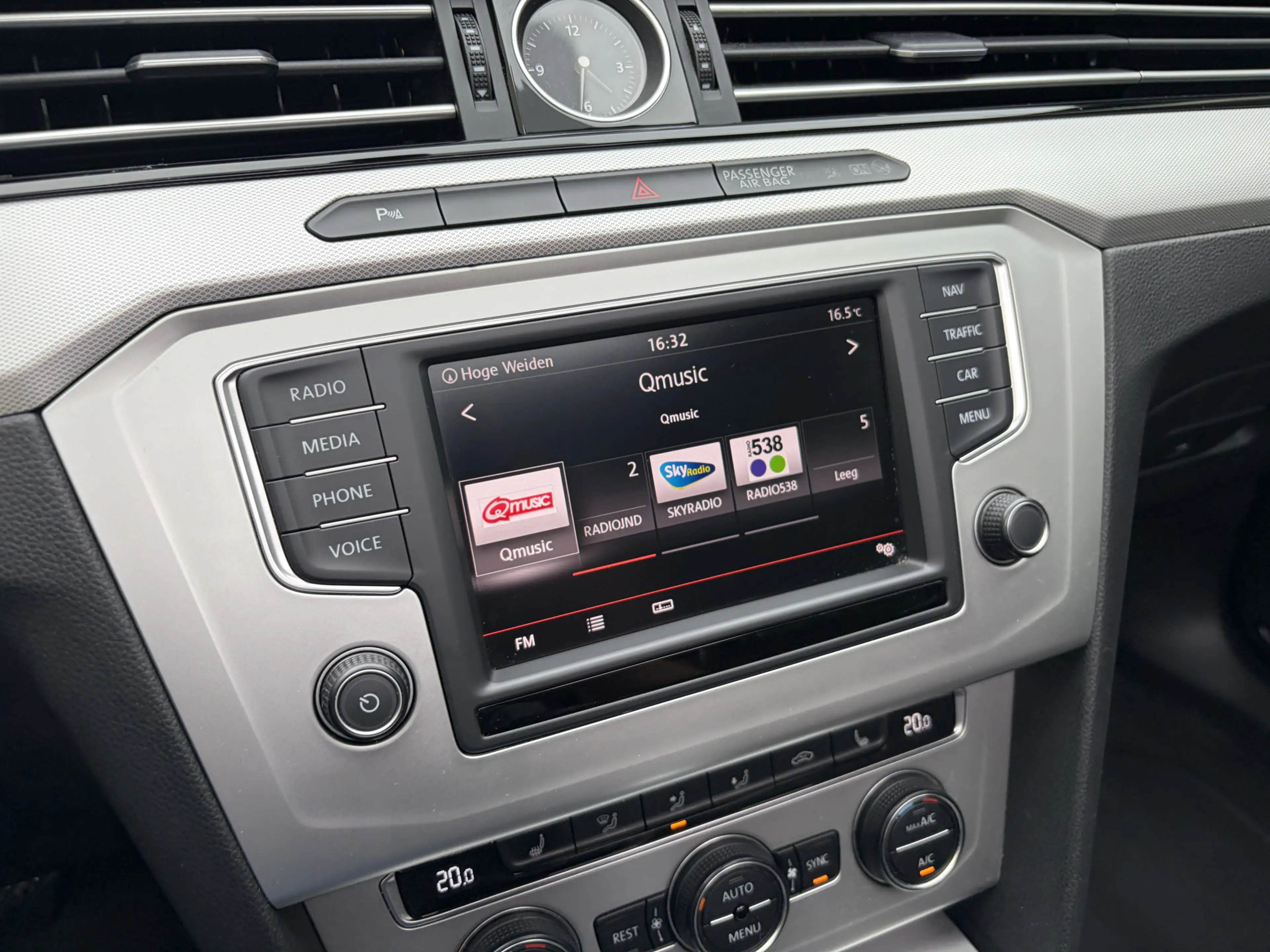 Volkswagen Passat Variant 1.4 TSI Highline Business R / AUTOMAAT / NAVI / CR — photo 10