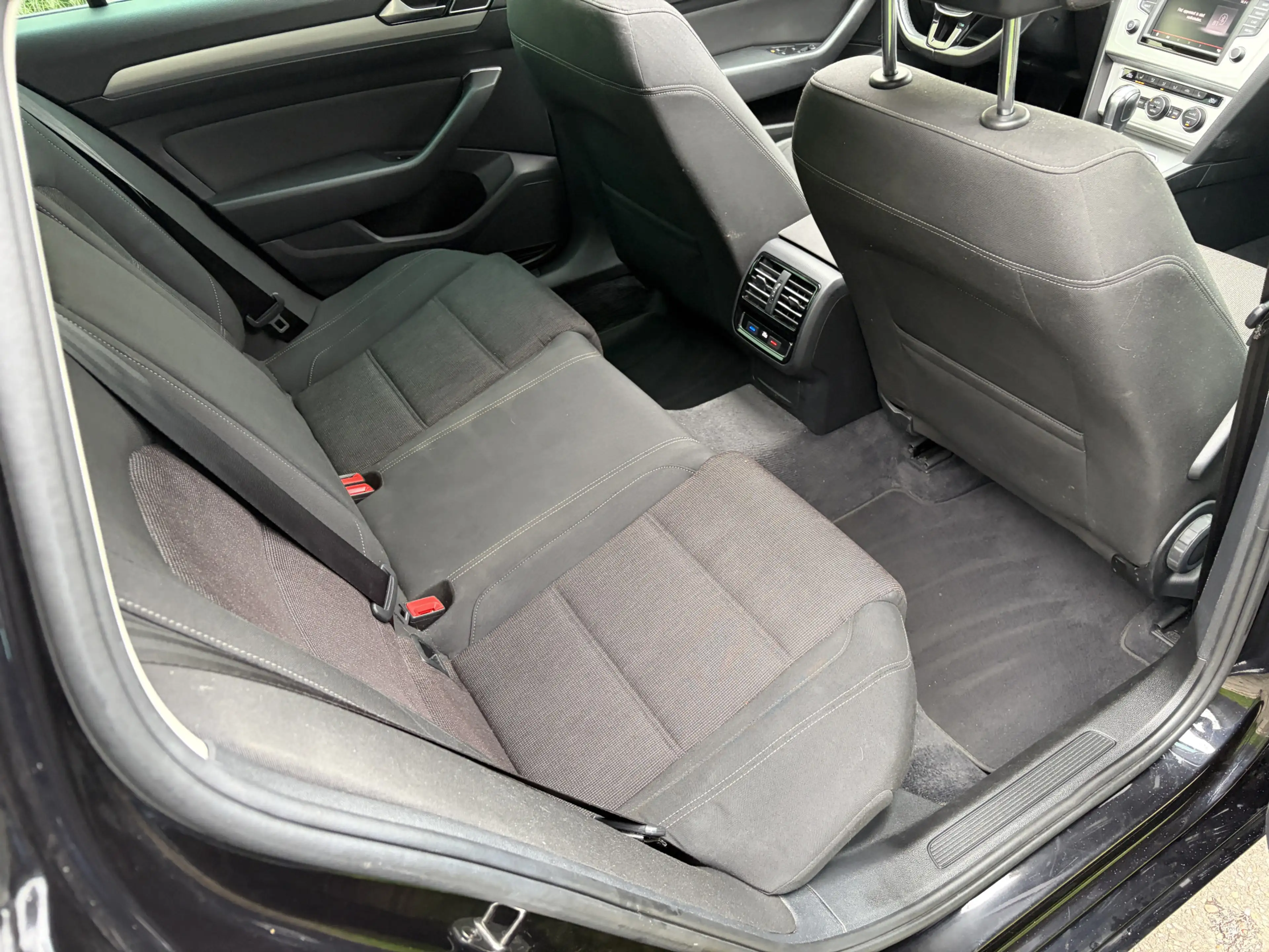 Volkswagen Passat Variant 1.4 TSI Highline Business R / AUTOMAAT / NAVI / CR — photo 27