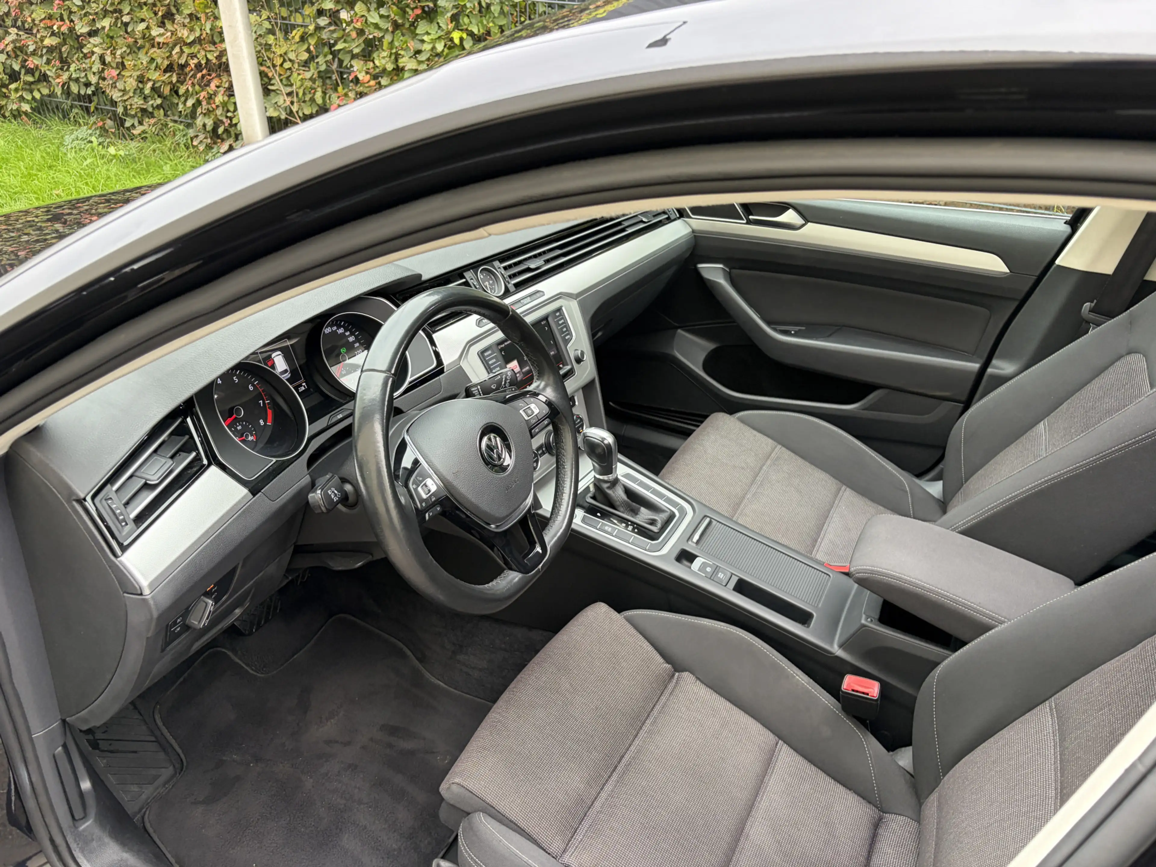 Volkswagen Passat Variant 1.4 TSI Highline Business R / AUTOMAAT / NAVI / CR — photo 5