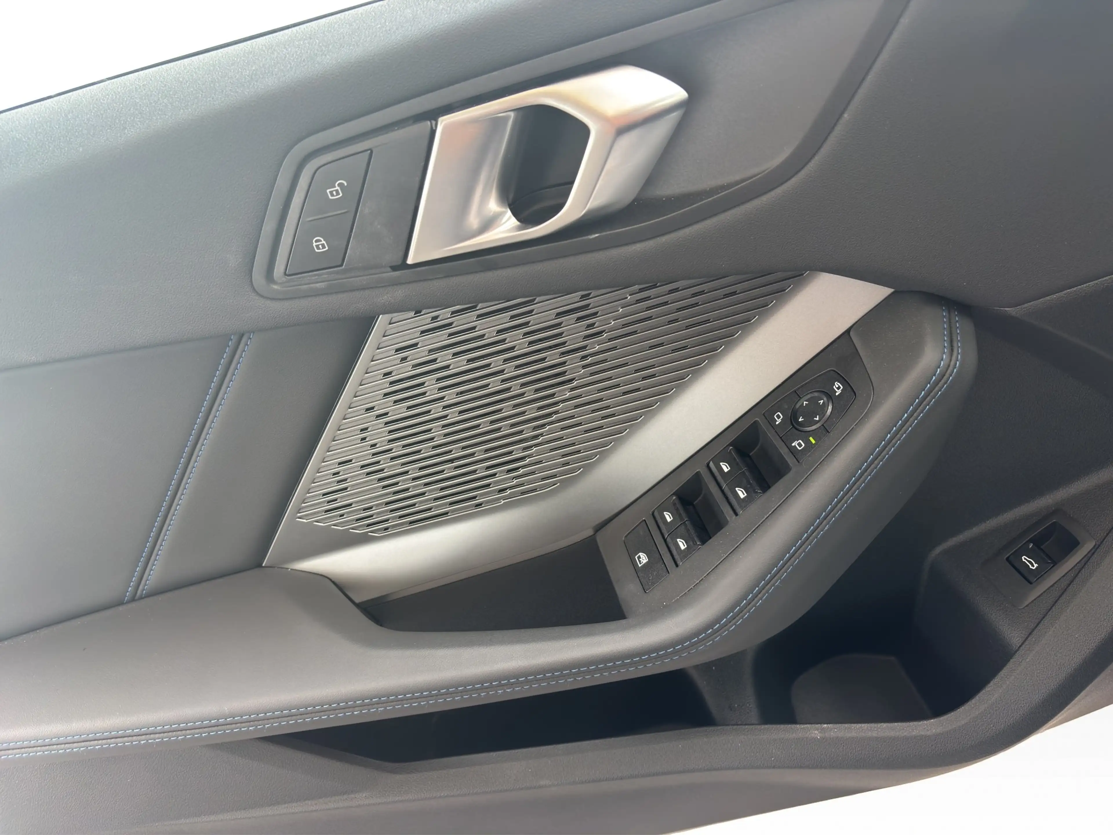 BMW 120 Limousine M Sport ACC AdLED Komfortzugang SH — photo 12