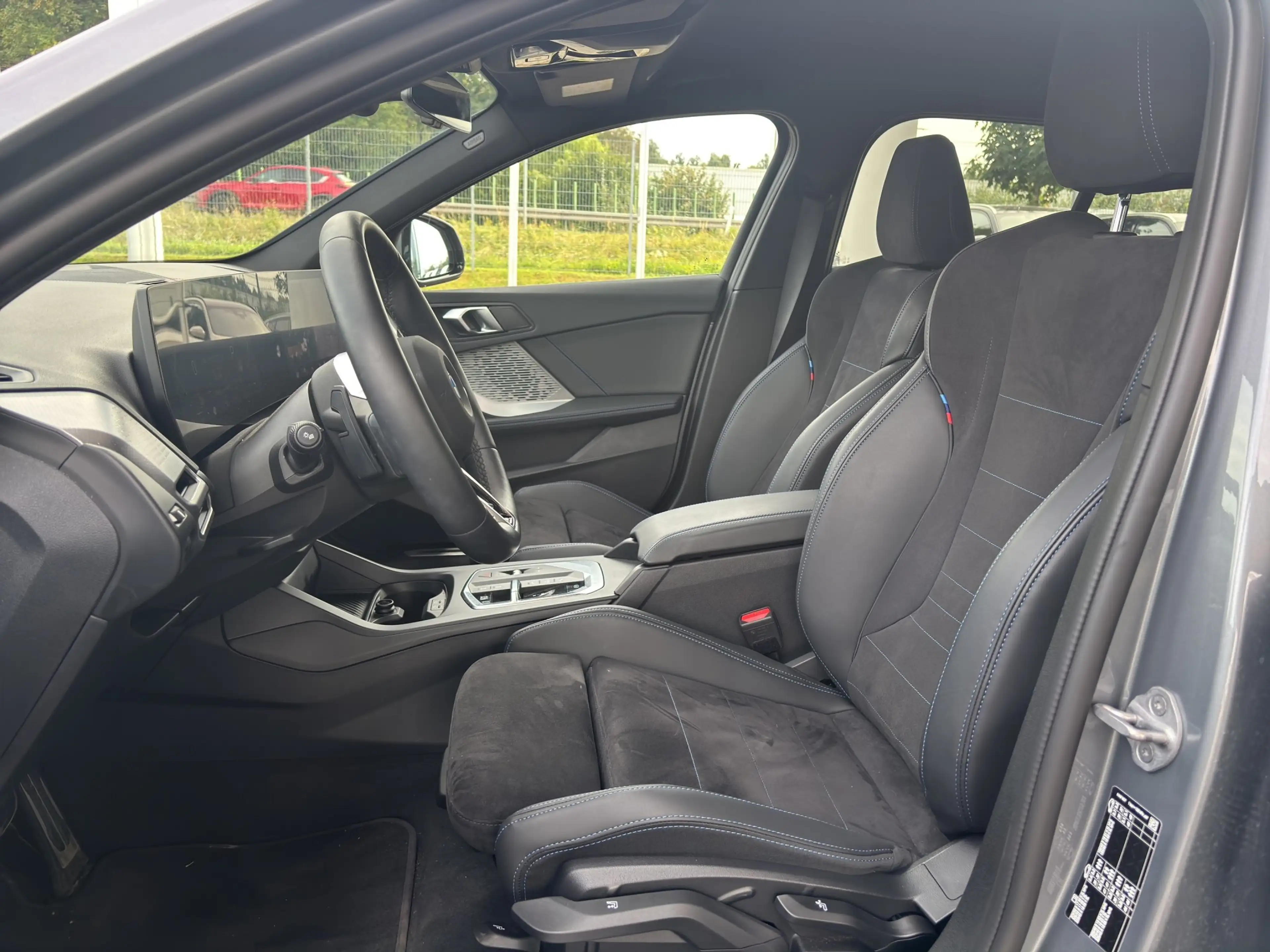 BMW 120 Limousine M Sport ACC AdLED Komfortzugang SH — photo 7
