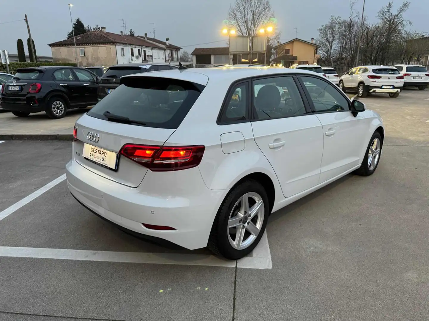 Audi A3 SPB 35 TDI S tronic Business Blanc - 2