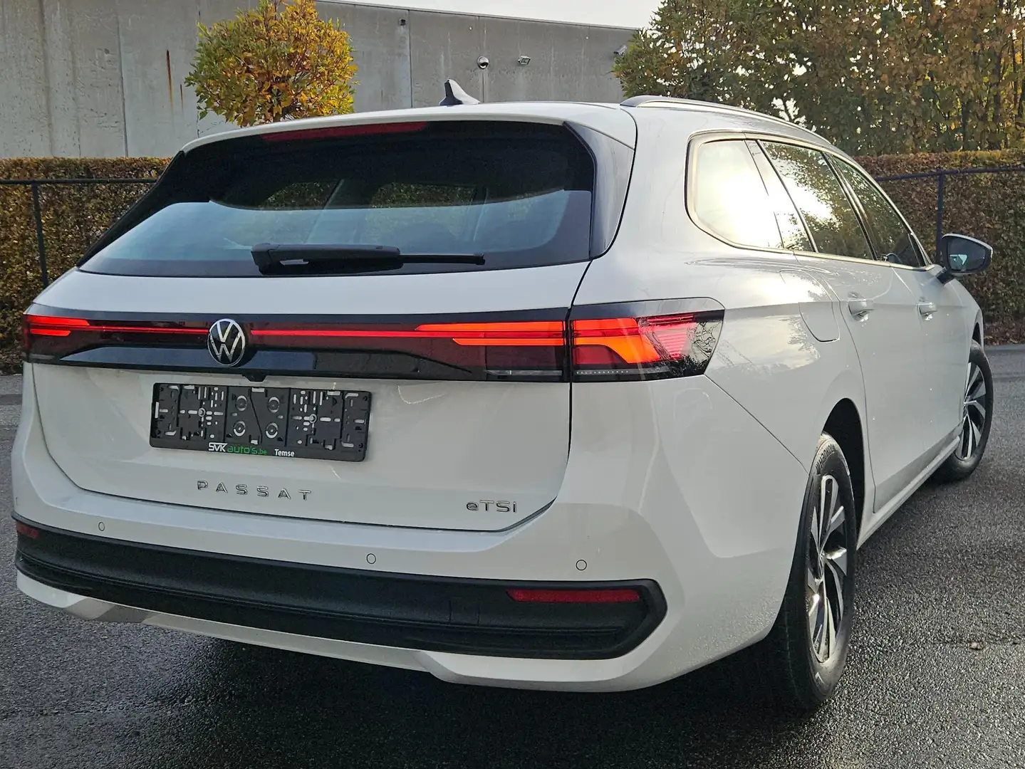 Volkswagen Passat Variant 1.5 e-TSI//DSG//NEW CAR... Wit - 2