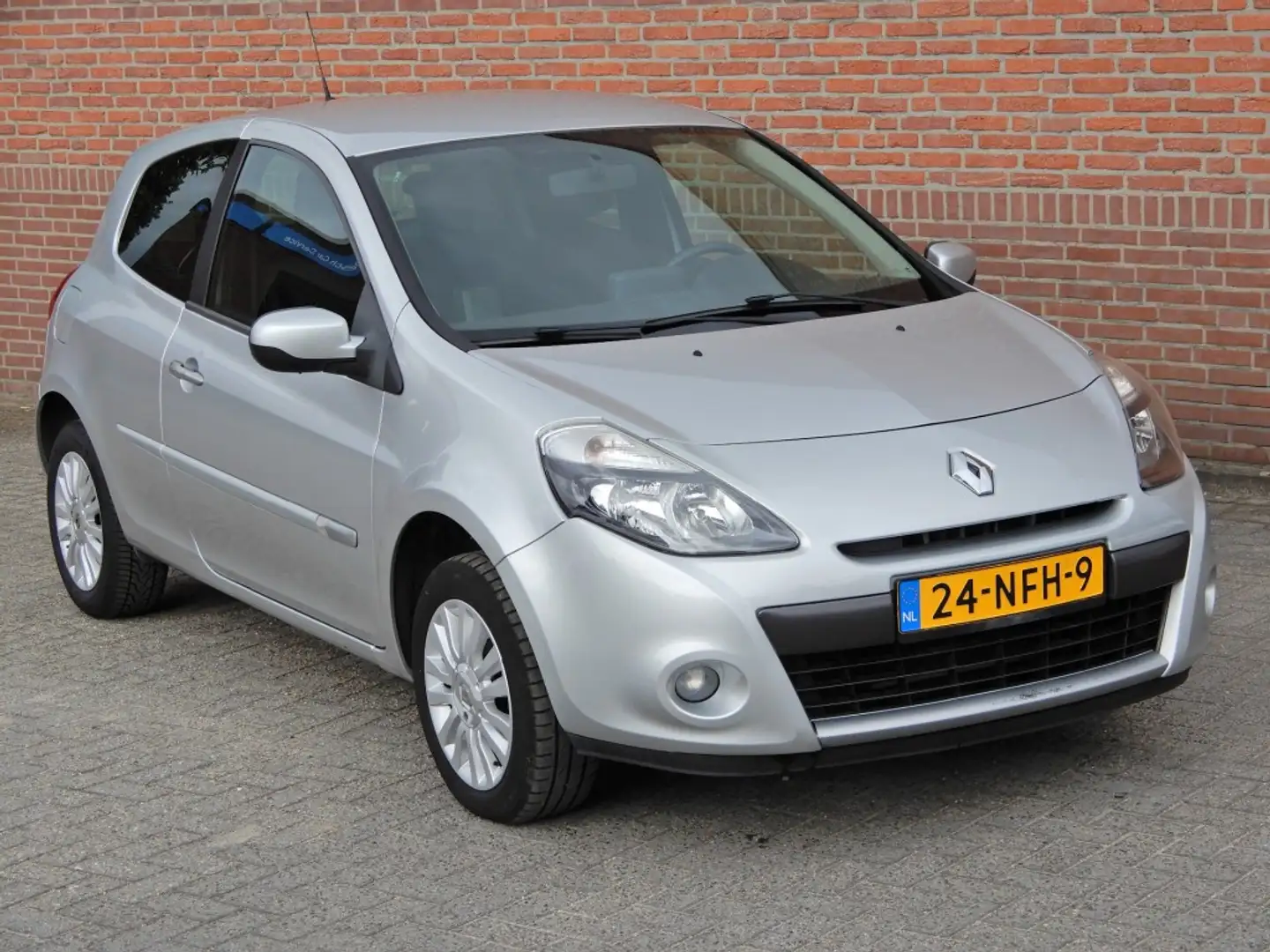 Renault Clio 1.2 COLLECTION Grey - 1