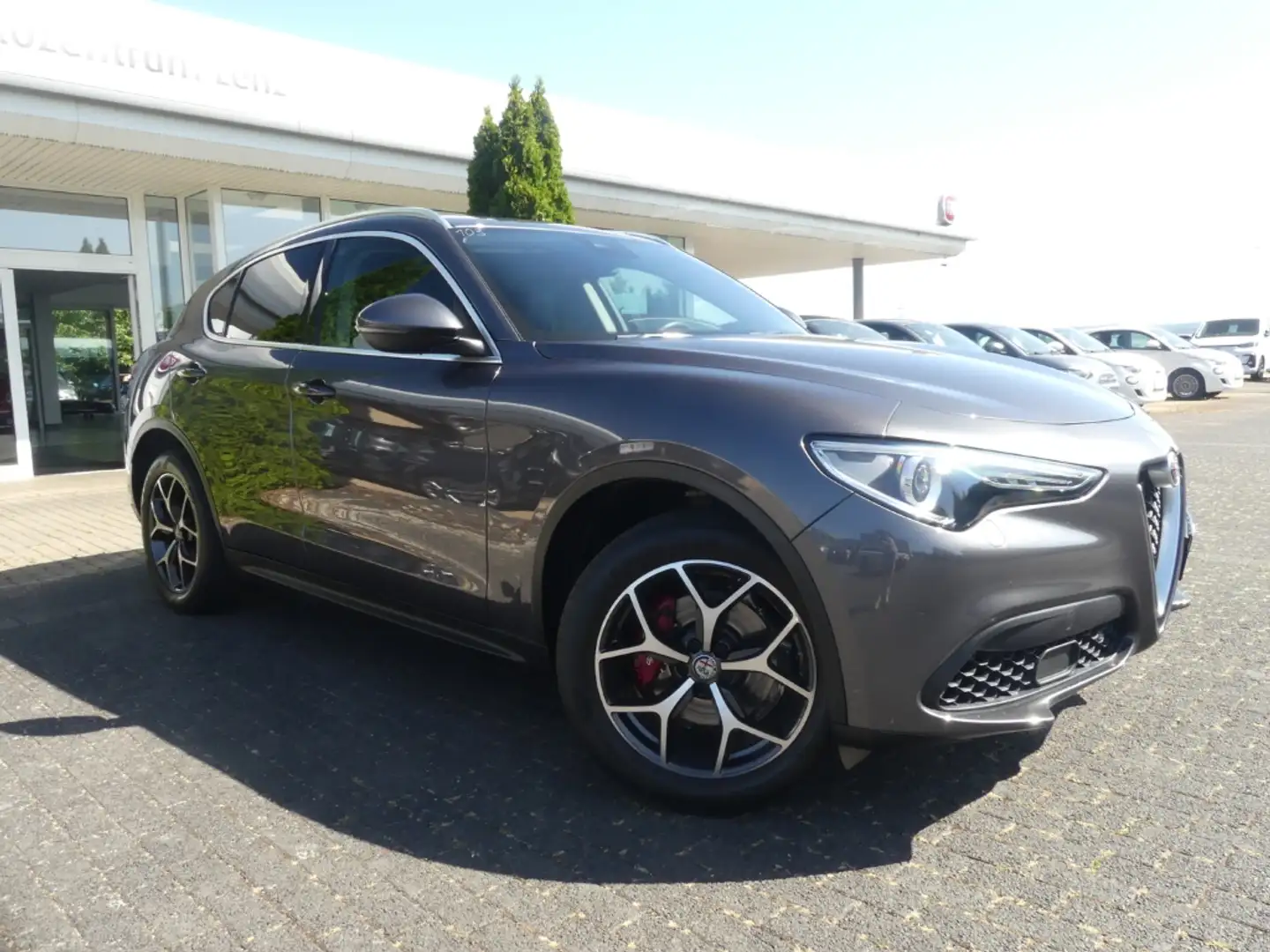 Alfa Romeo Stelvio SUPER Q4 2.0 TURBO AHK NAVI SPORTPAKET 19ZOLL Grau - 2