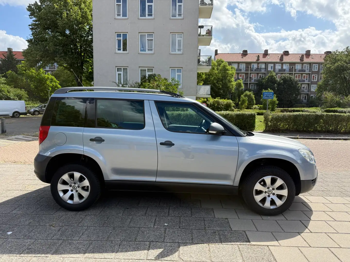 Skoda Yeti 1.2 TSI Active Plus Airco APK 01-2026 Blauw - 2