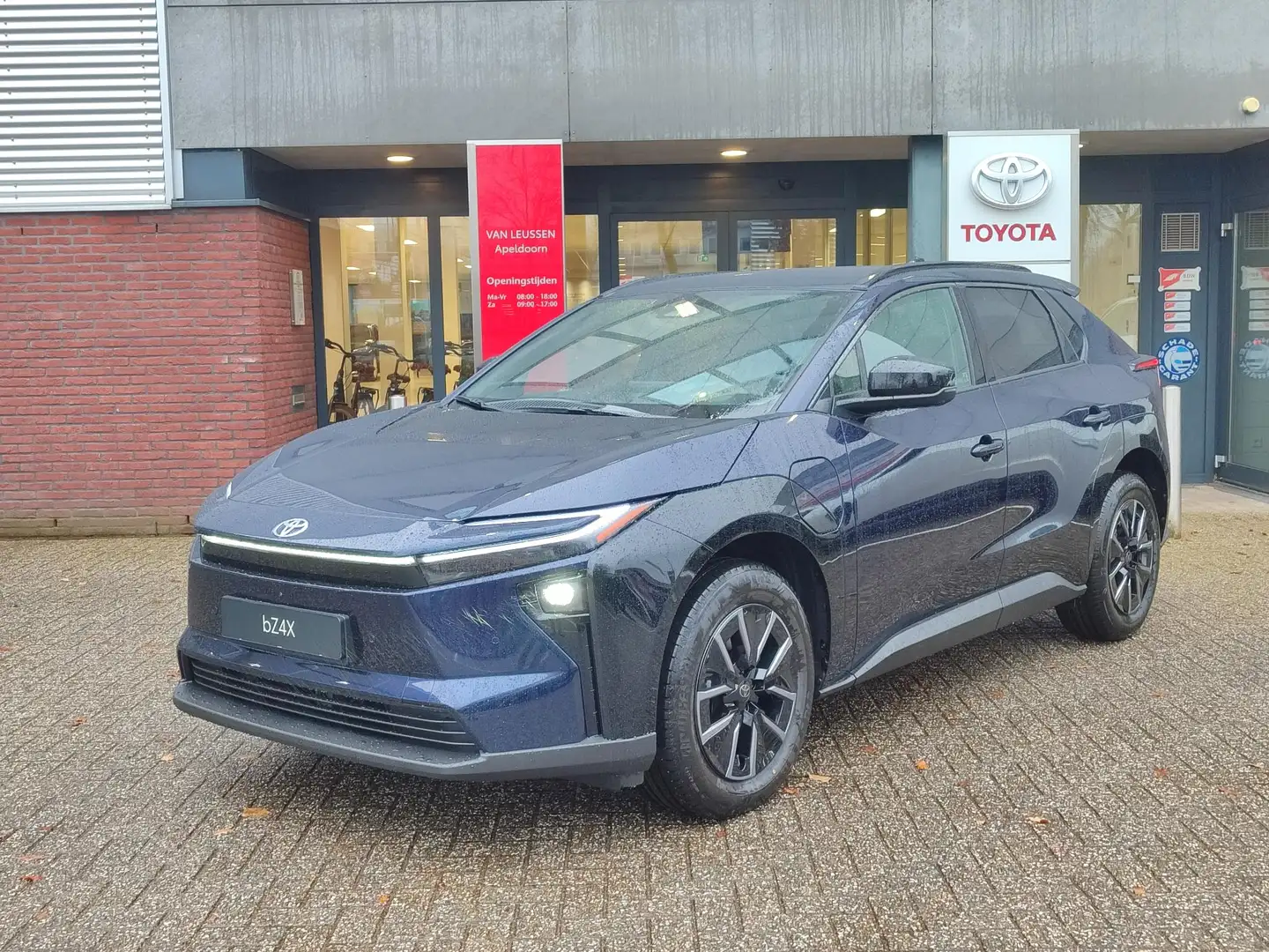 Toyota bZ4X EXECUTIVE 73 kWh MODEL 2026! NIEUW OP VOORRAAD WAR Blu/Azzurro - 1