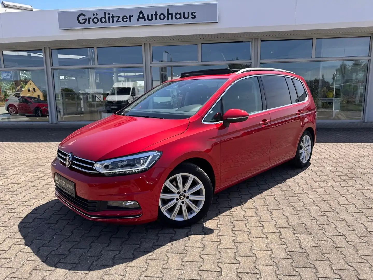 Volkswagen Touran Highline LED|PANO|NAV|7-Si|SHZ Rojo - 2