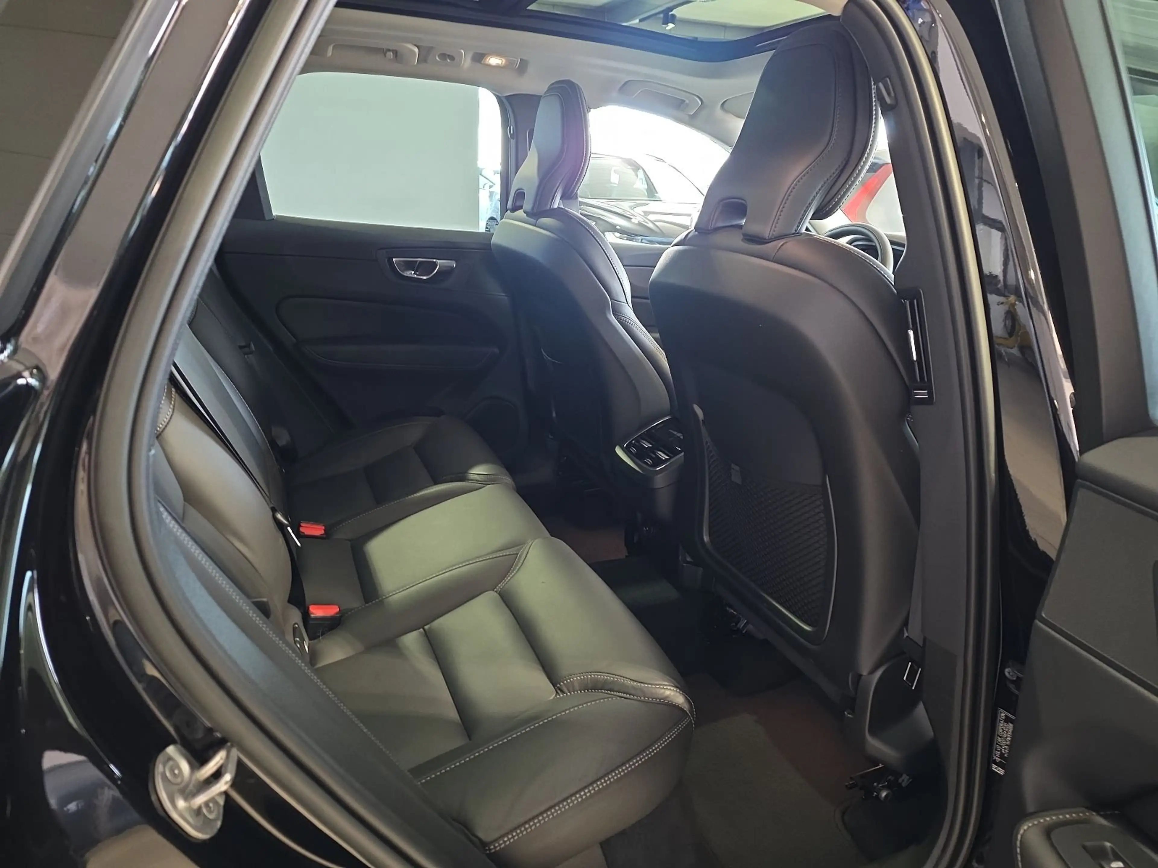 Volvo XC60 B5 Inscription ACC AHK Sitzbelüftung 360° — photo 13