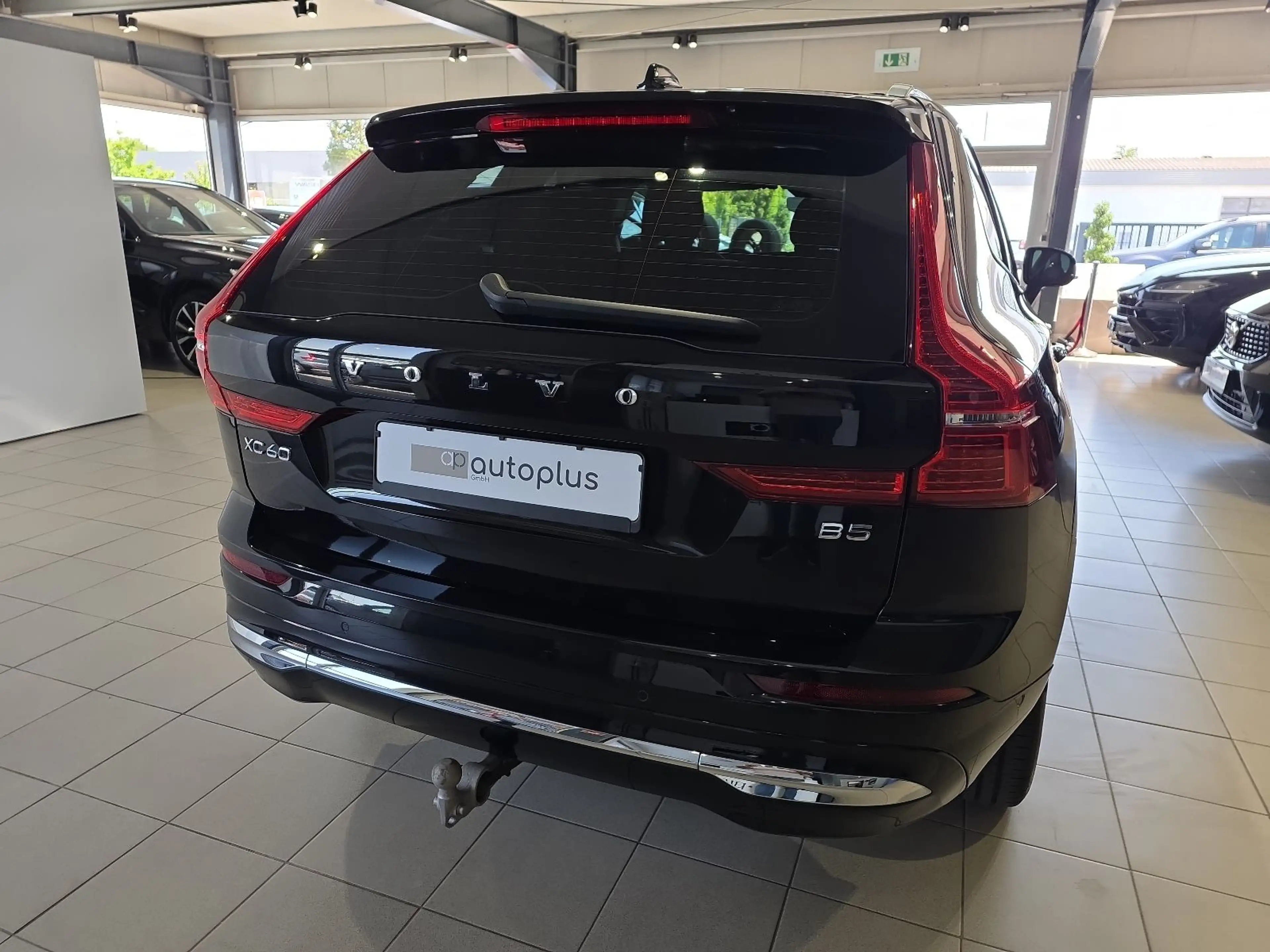 Volvo XC60 B5 Inscription ACC AHK Sitzbelüftung 360° — photo 7