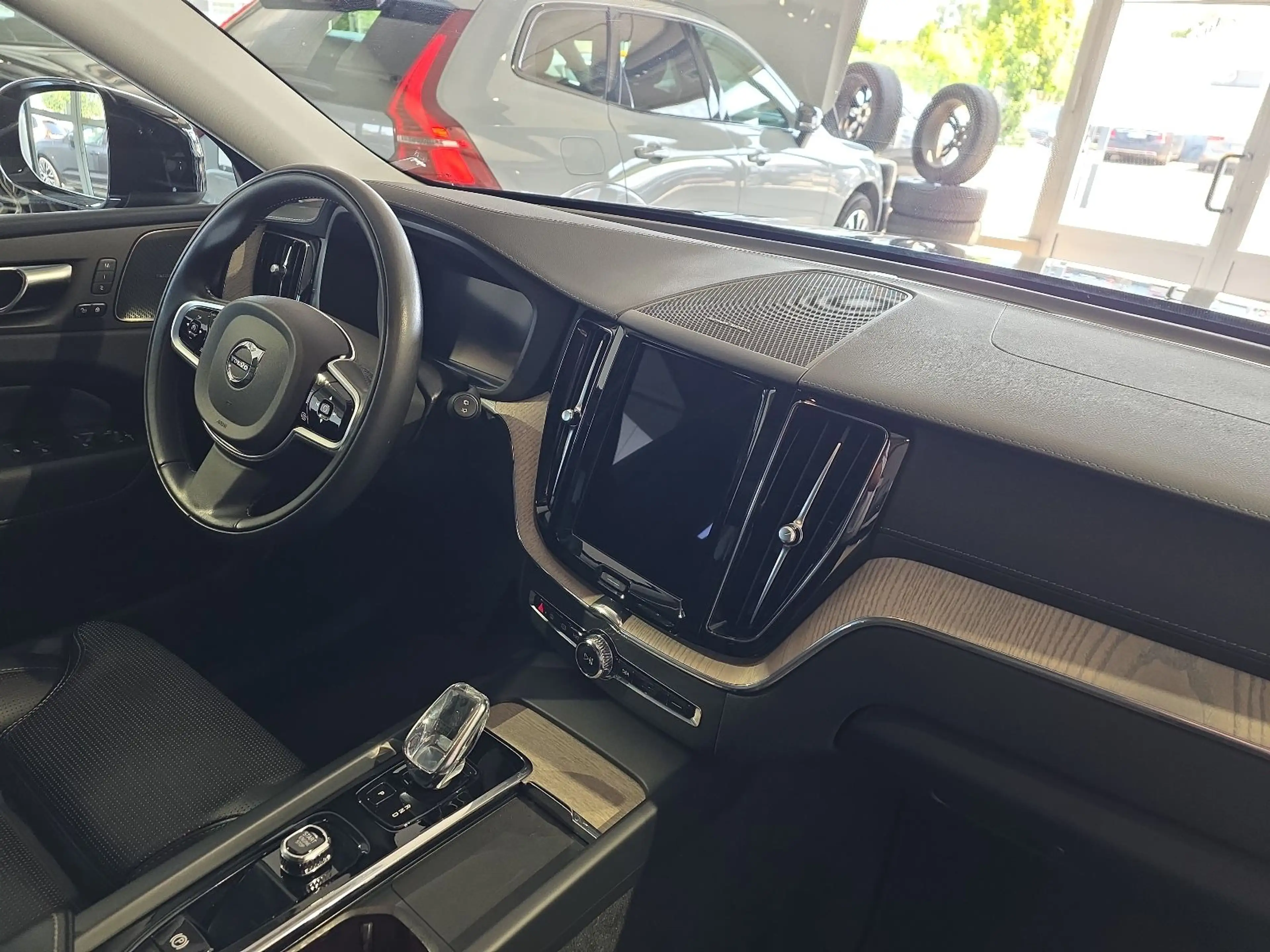 Volvo XC60 B5 Inscription ACC AHK Sitzbelüftung 360° — photo 12