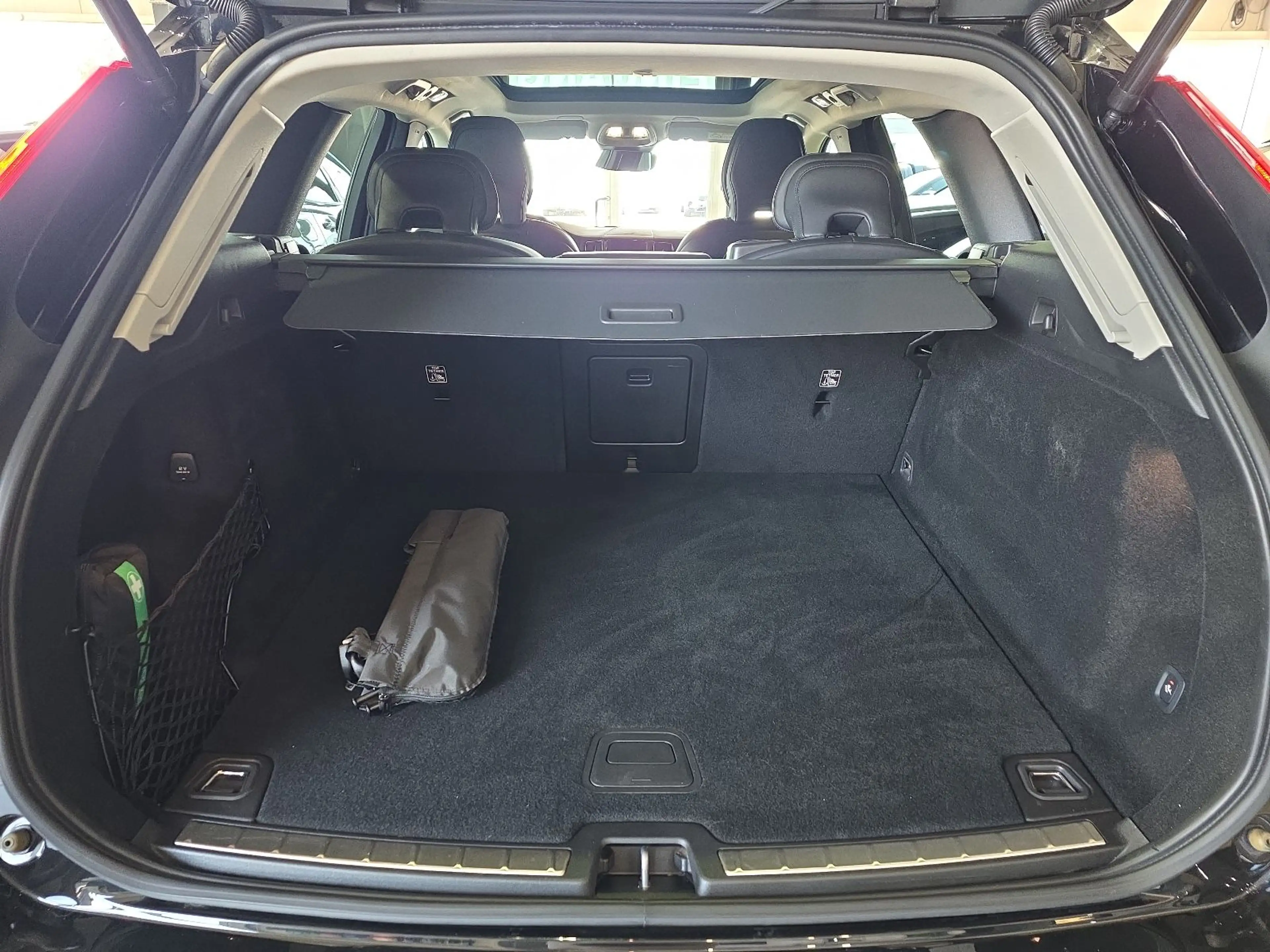 Volvo XC60 B5 Inscription ACC AHK Sitzbelüftung 360° — photo 14