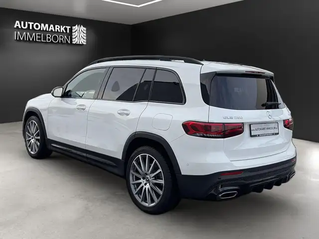 Mercedes-Benz GLB view 6