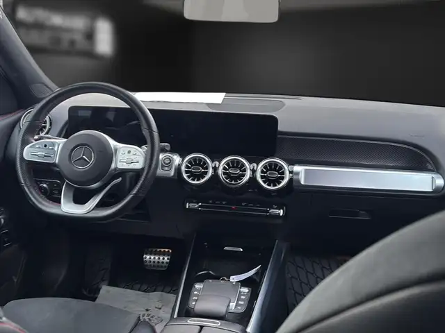 Mercedes-Benz GLB view 13