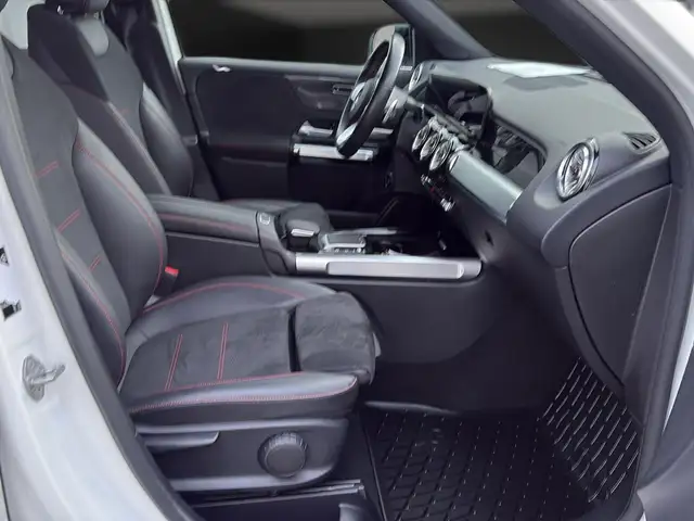 Mercedes-Benz GLB view 11