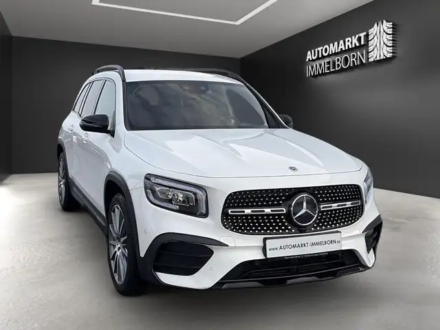 Mercedes-Benz GLB view 2