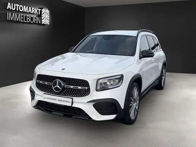 Mercedes-Benz GLB view 3