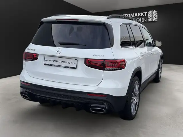 Mercedes-Benz GLB view 8