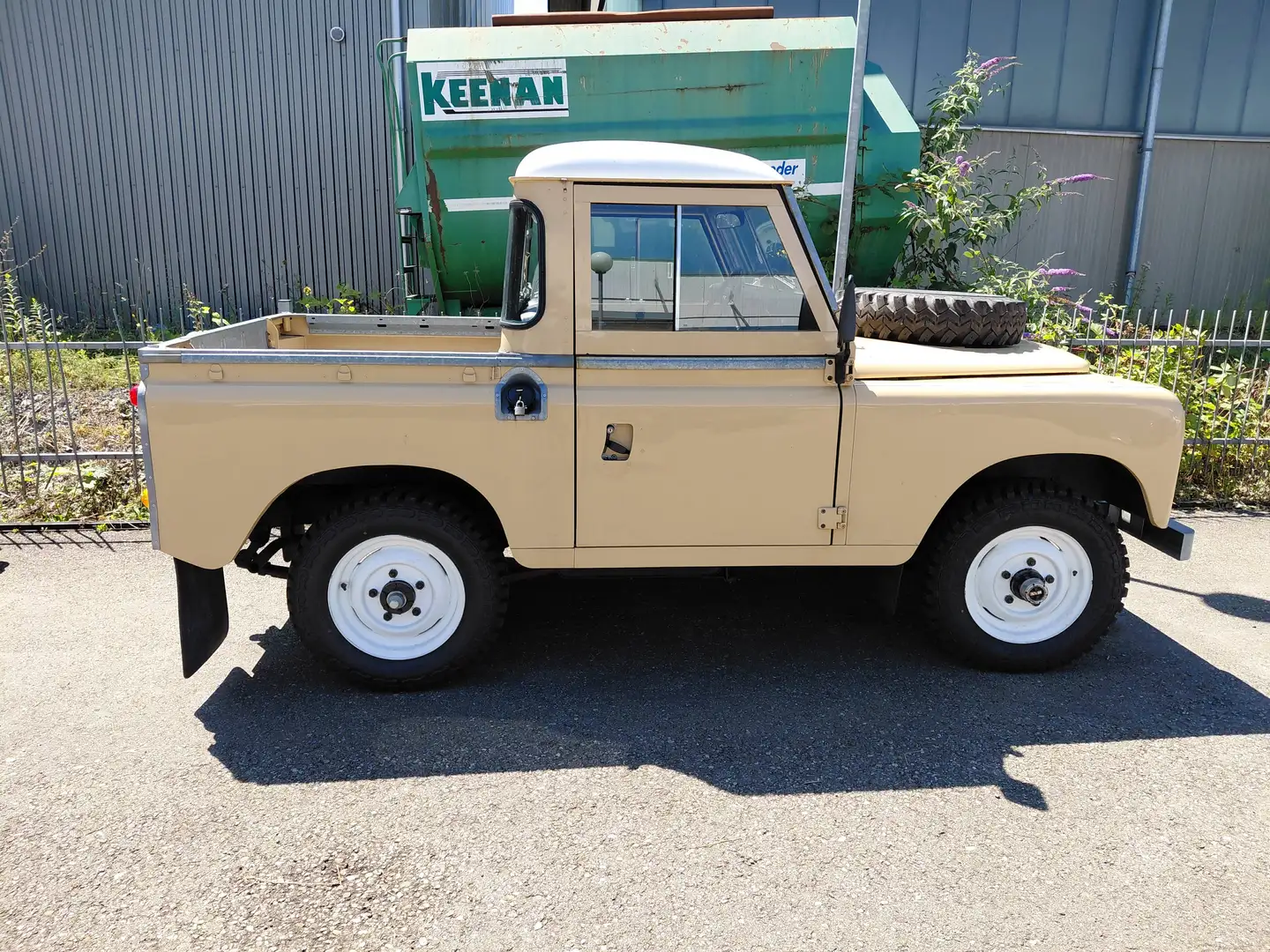 Land Rover Series Beige - 1