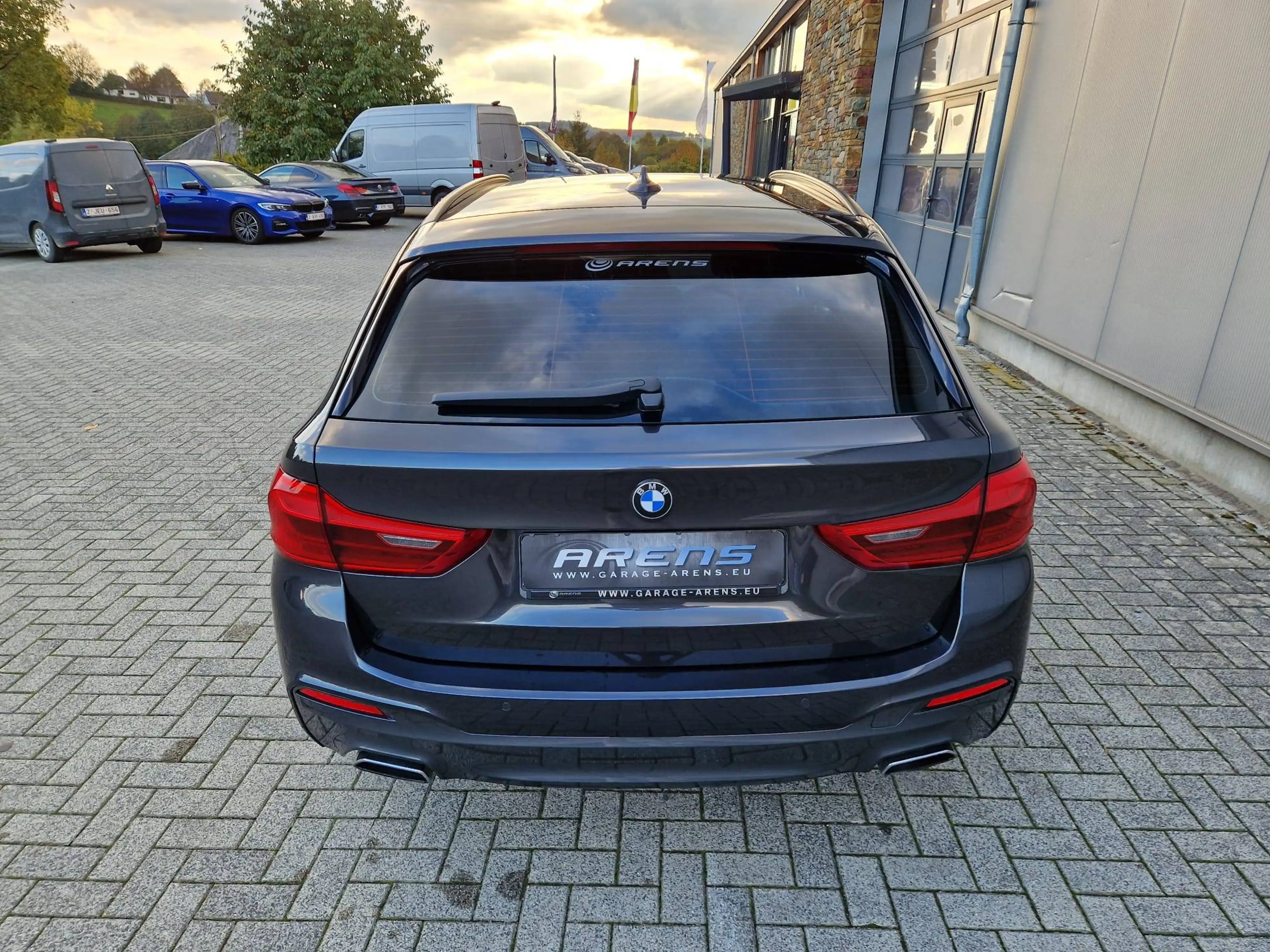 BMW 520 Touring 520iA M-Sport — photo 7