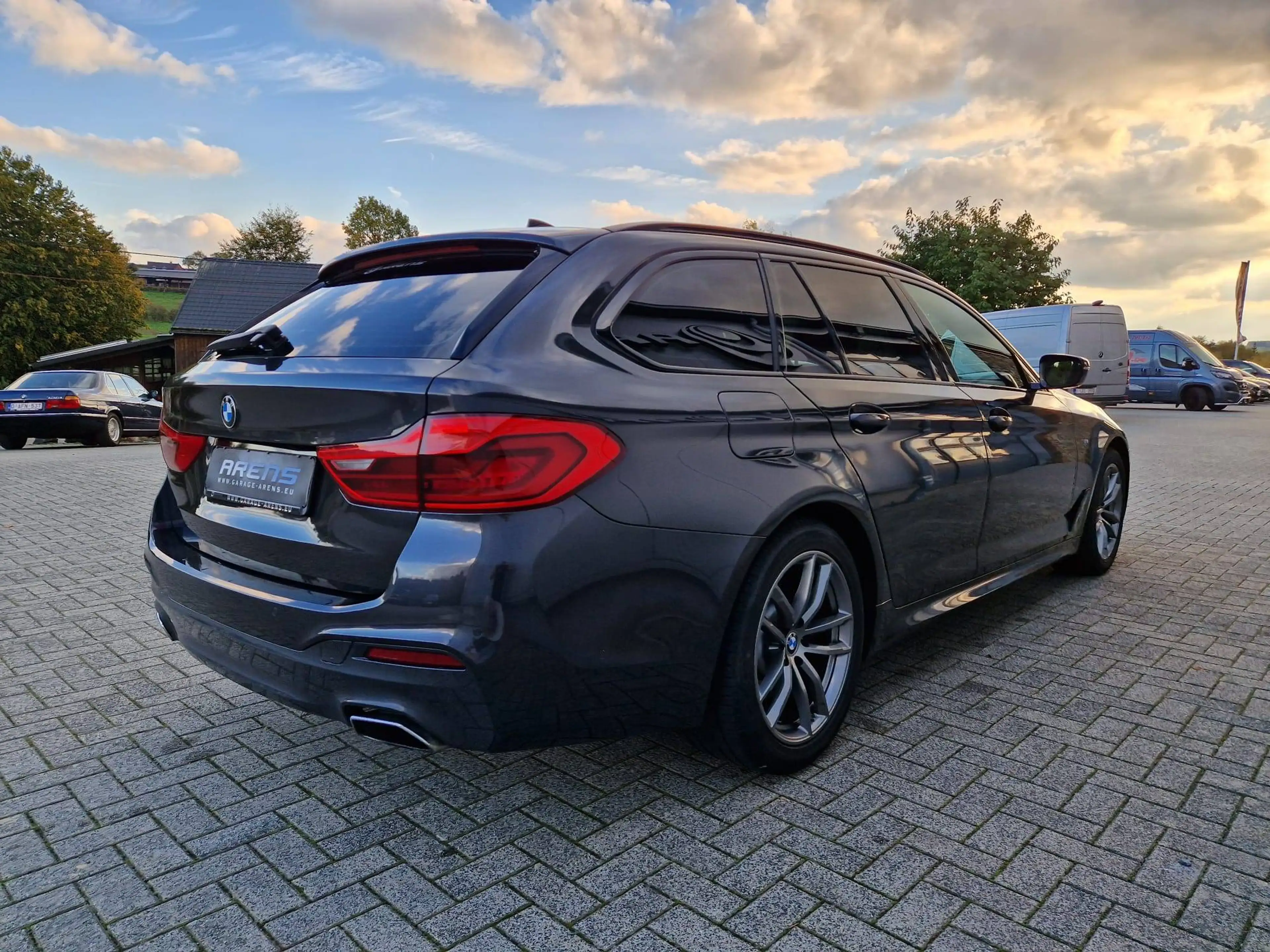 BMW 520 Touring 520iA M-Sport — photo 6