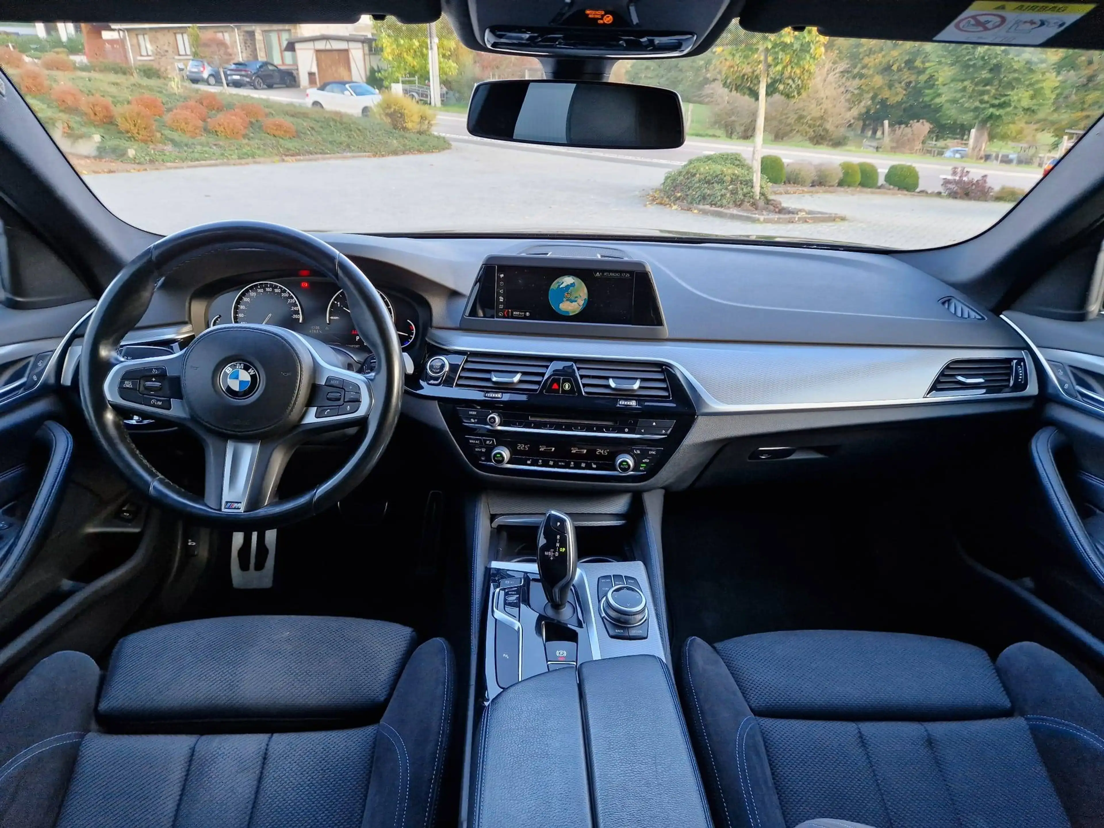 BMW 520 Touring 520iA M-Sport — photo 8