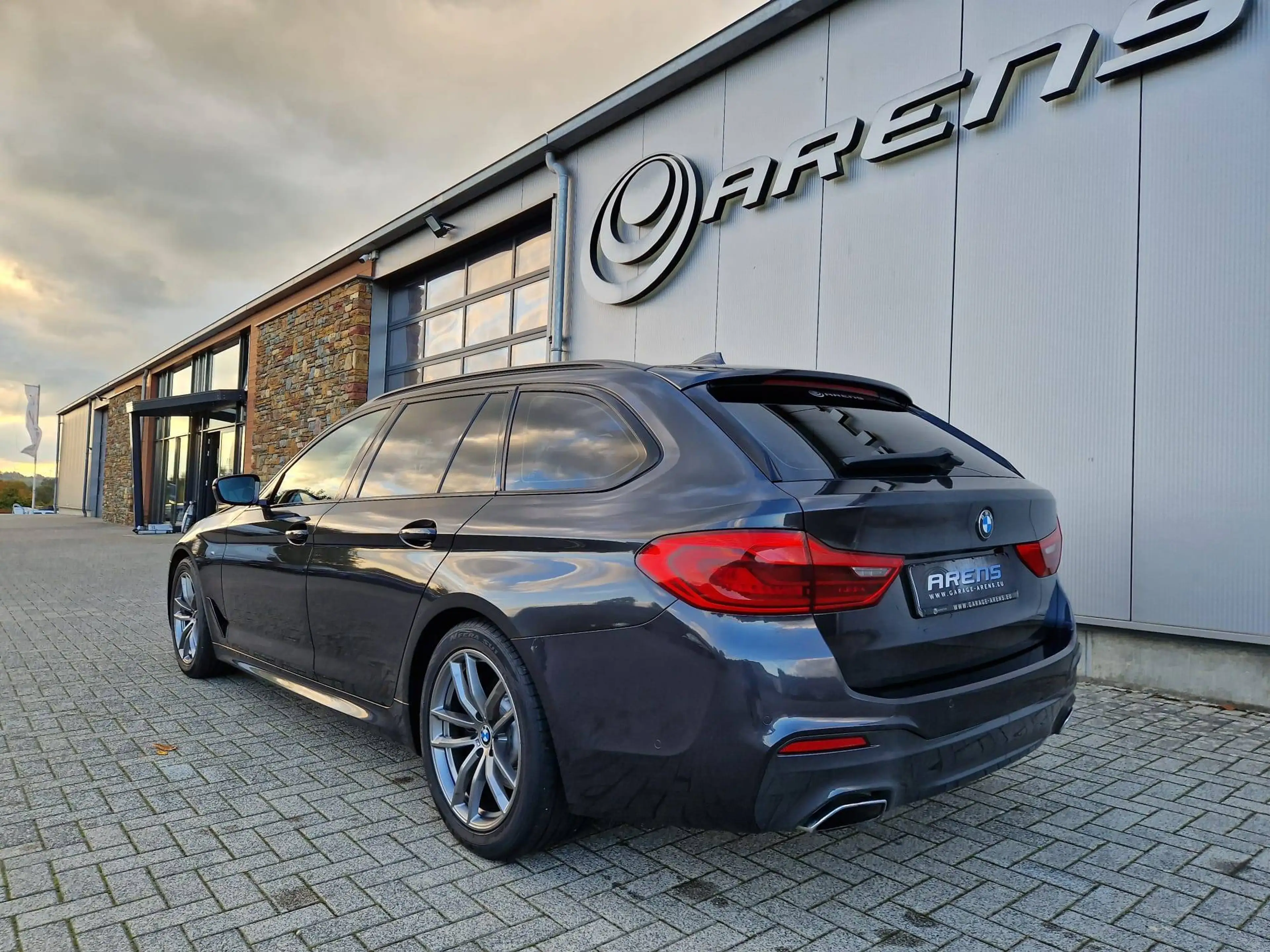 BMW 520 Touring 520iA M-Sport — photo 3