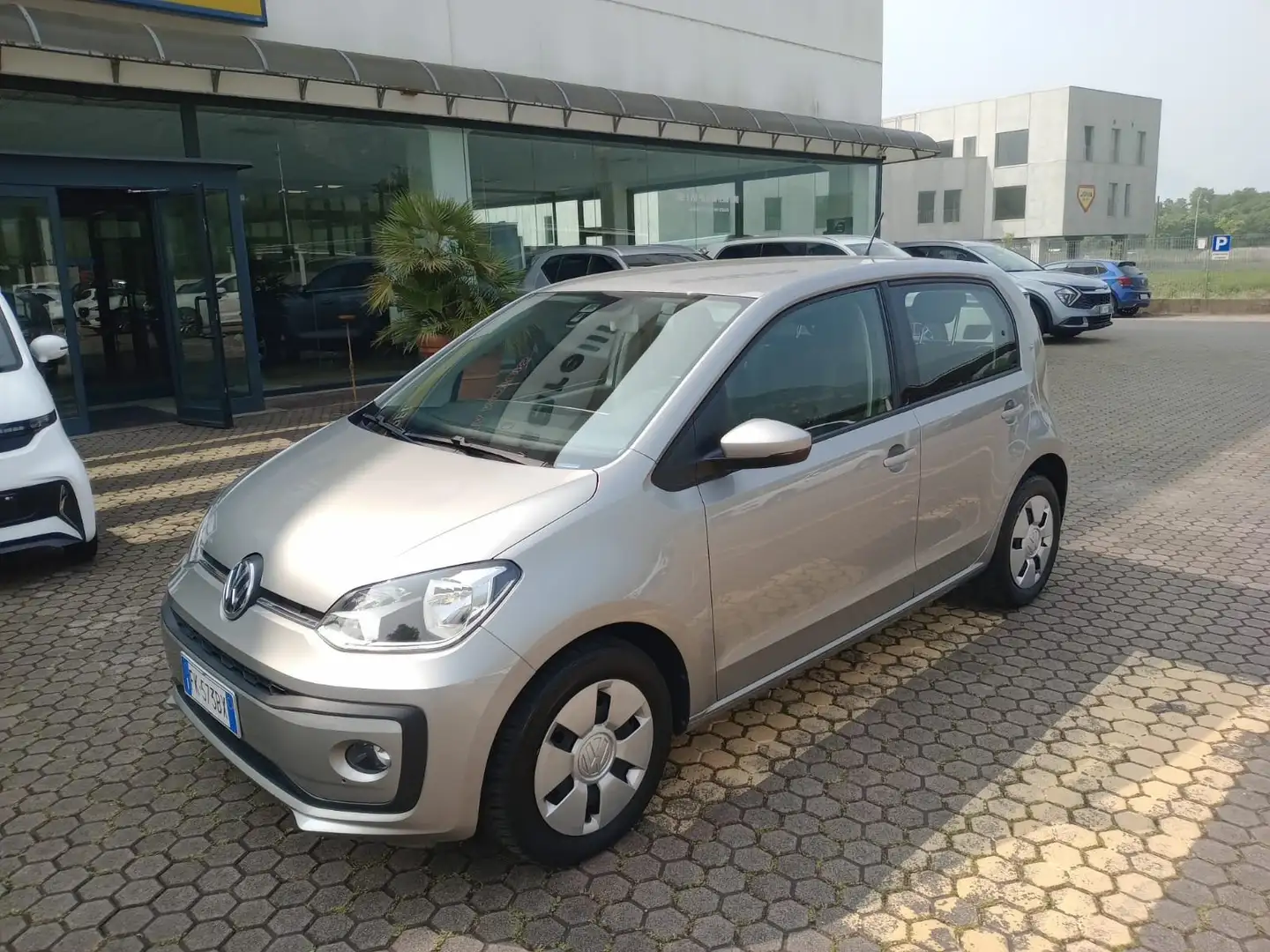 Volkswagen up! up! 5p 1.0 Move 75cv Argento - 1